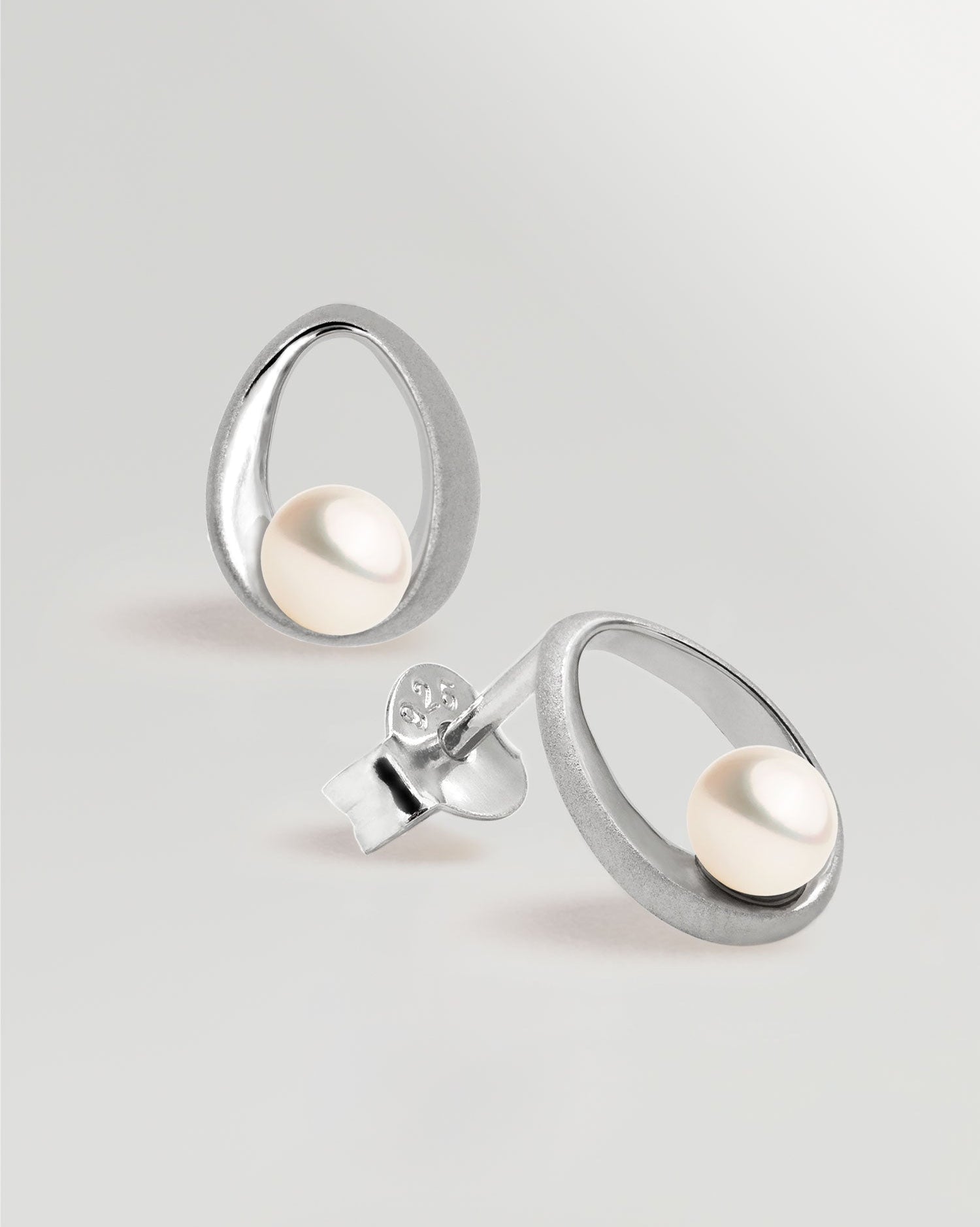 Pendientes de Perlas de Agua Dulce Redondas 4 - 5 mm y Plata de Ley Secret & You