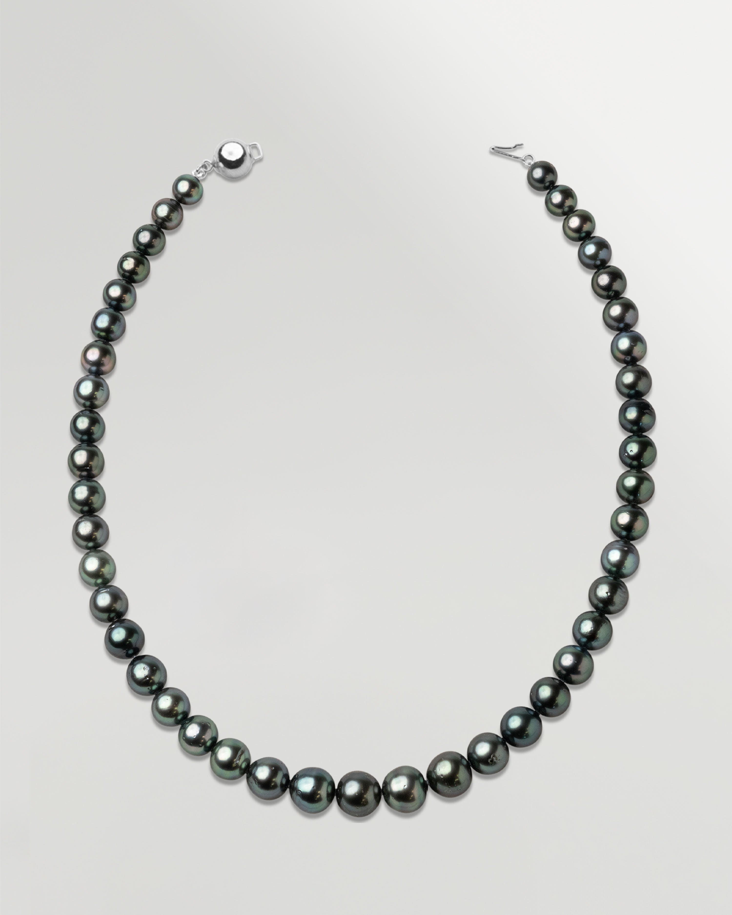 Collar de perlas cultivadas naturales Tahití redondas de 8,1 a 11,1 mm de color verde vidrio.