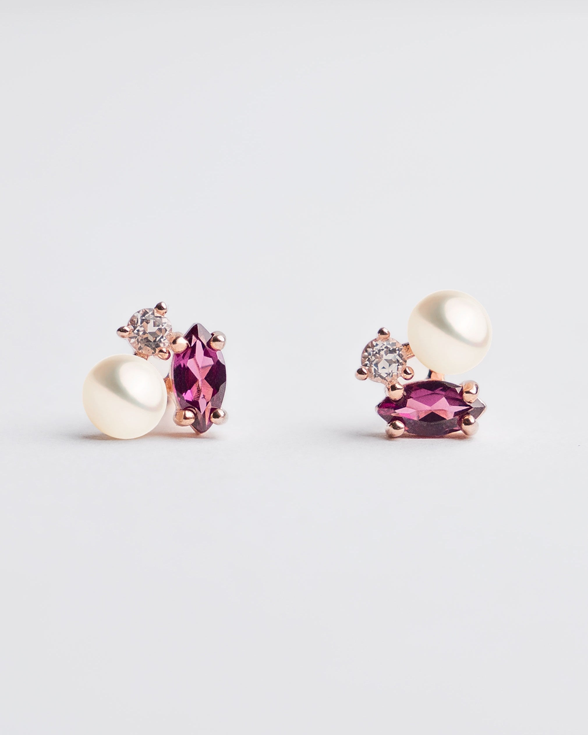 Pendientes Rosalind de Perla Cultivada de Agua dulce 4.5-5mm, Rodolita y Topacio