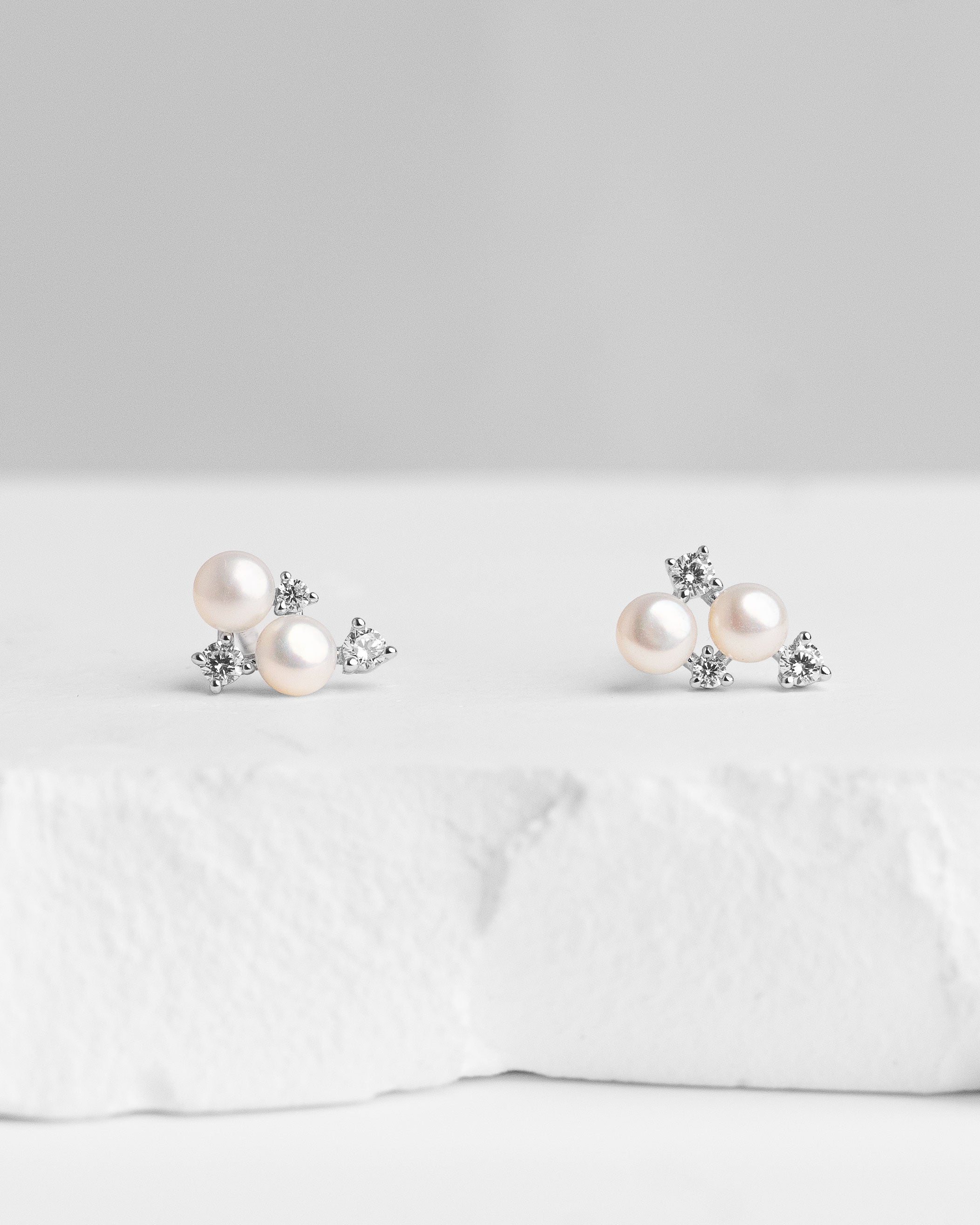 Pendientes Allende de Perla Cultivada de Agua dulce 3.5-4mm y Circonita