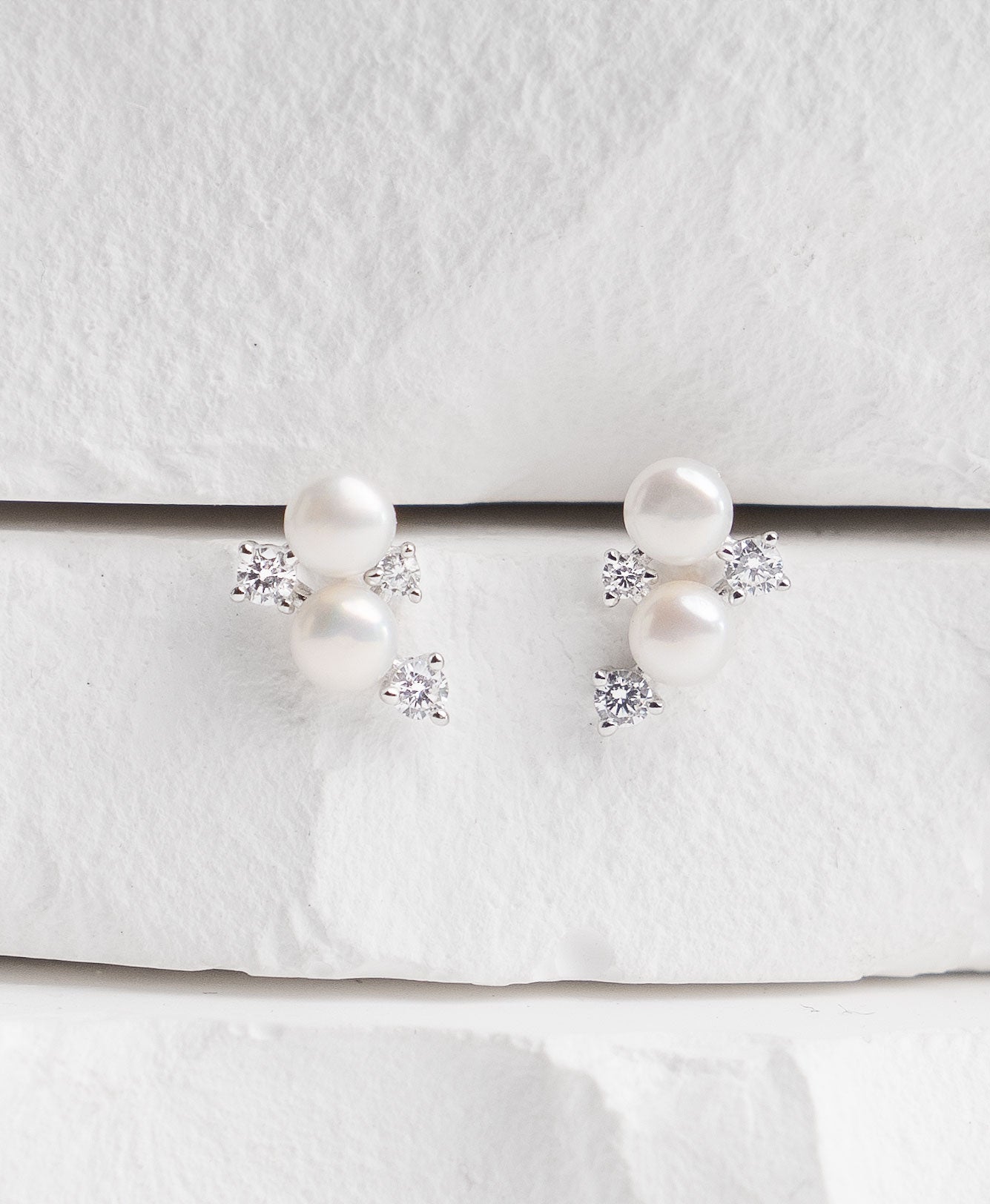 Pendientes Allende de Perla Cultivada de Agua dulce 3.5-4mm y Circonita