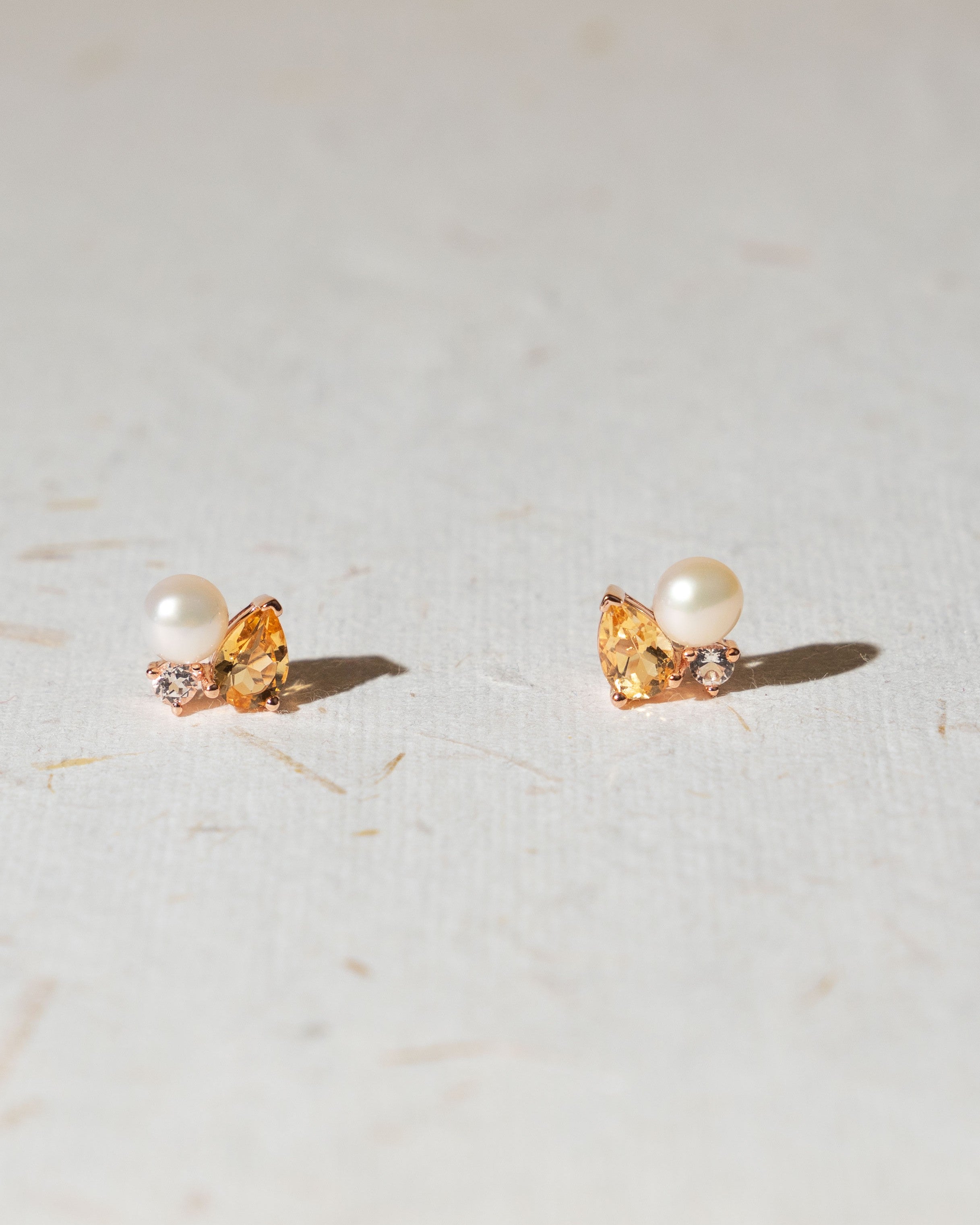 Pendientes Bhutto de Perla Cultivada de Agua dulce 4.5-5mm, Citrino y Topacio
