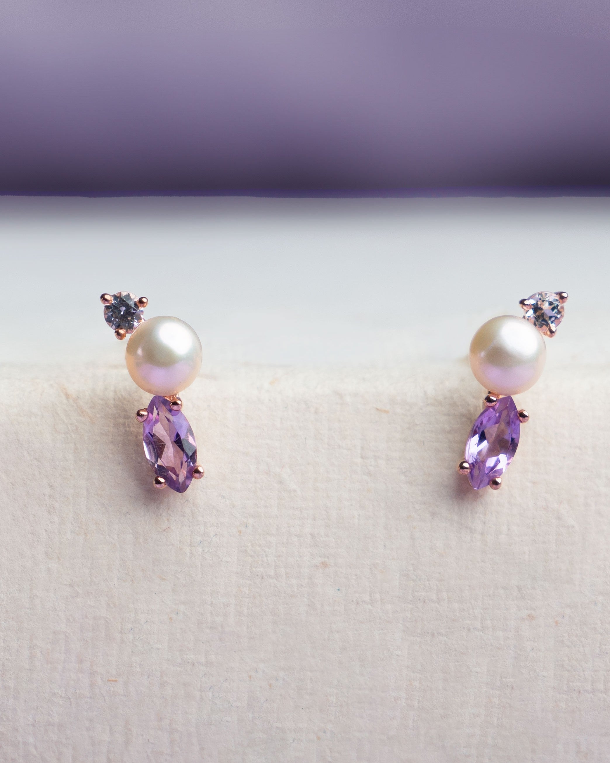 Pendientes Cooper de Perla Cultivada de Agua dulce 4.5-5mm, Amatista y Topacio