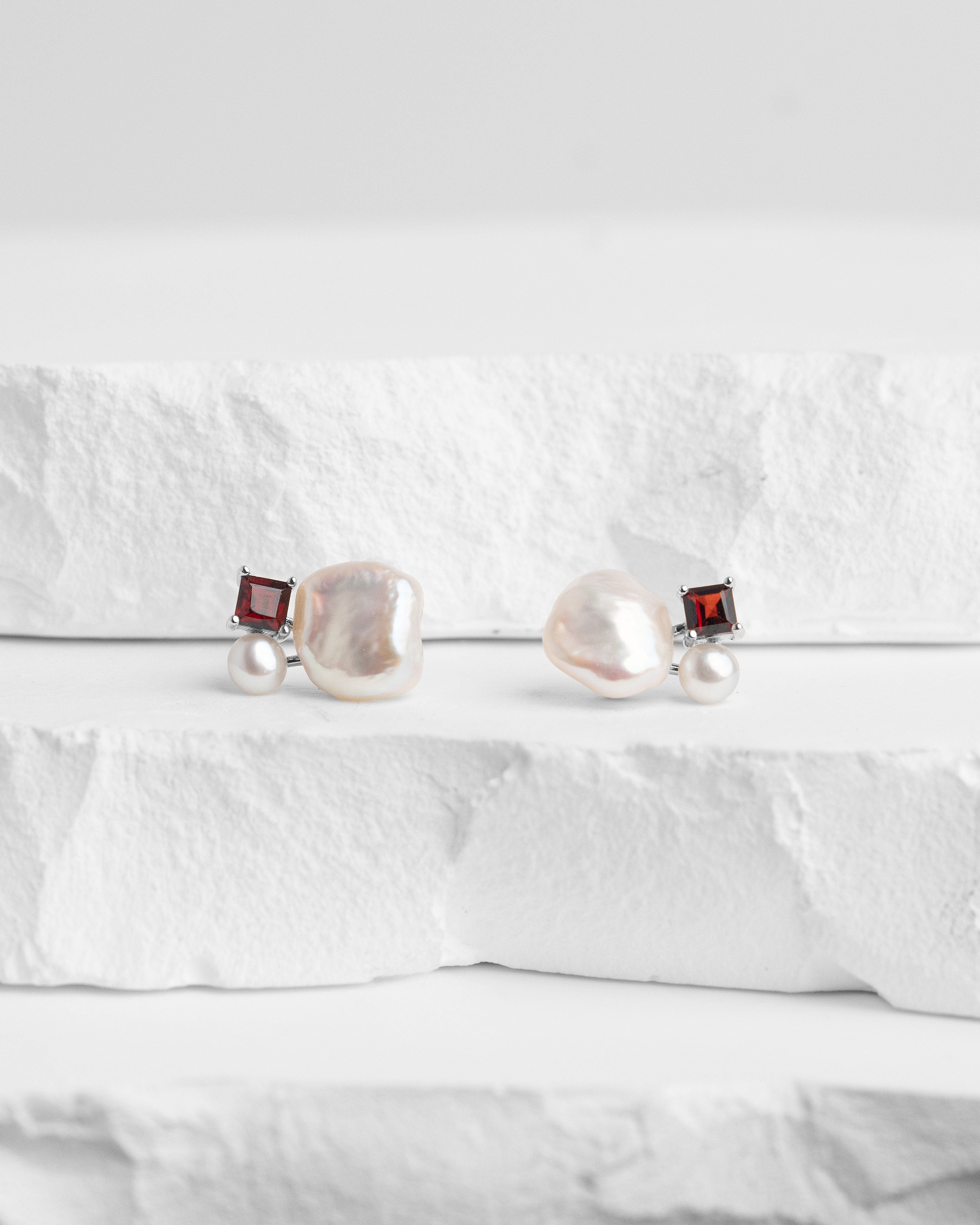 Pendientes Garbo de Perla Cultivada de Agua dulce 3.5-4mm y 7-8mm y Granate