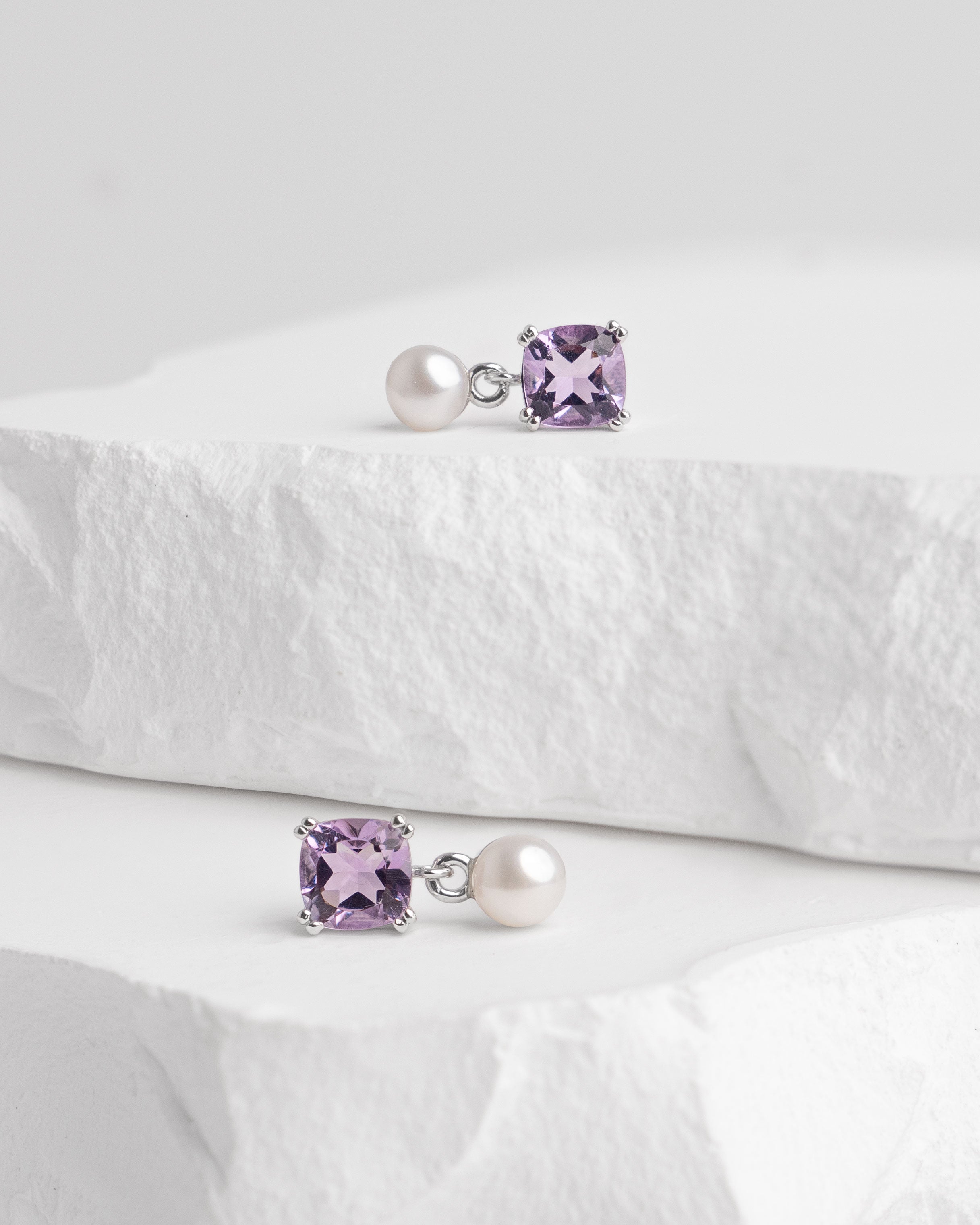 Pendientes Hooper de Perla Cultivada de Agua dulce 4-4.5mm y Amatista Secret&You