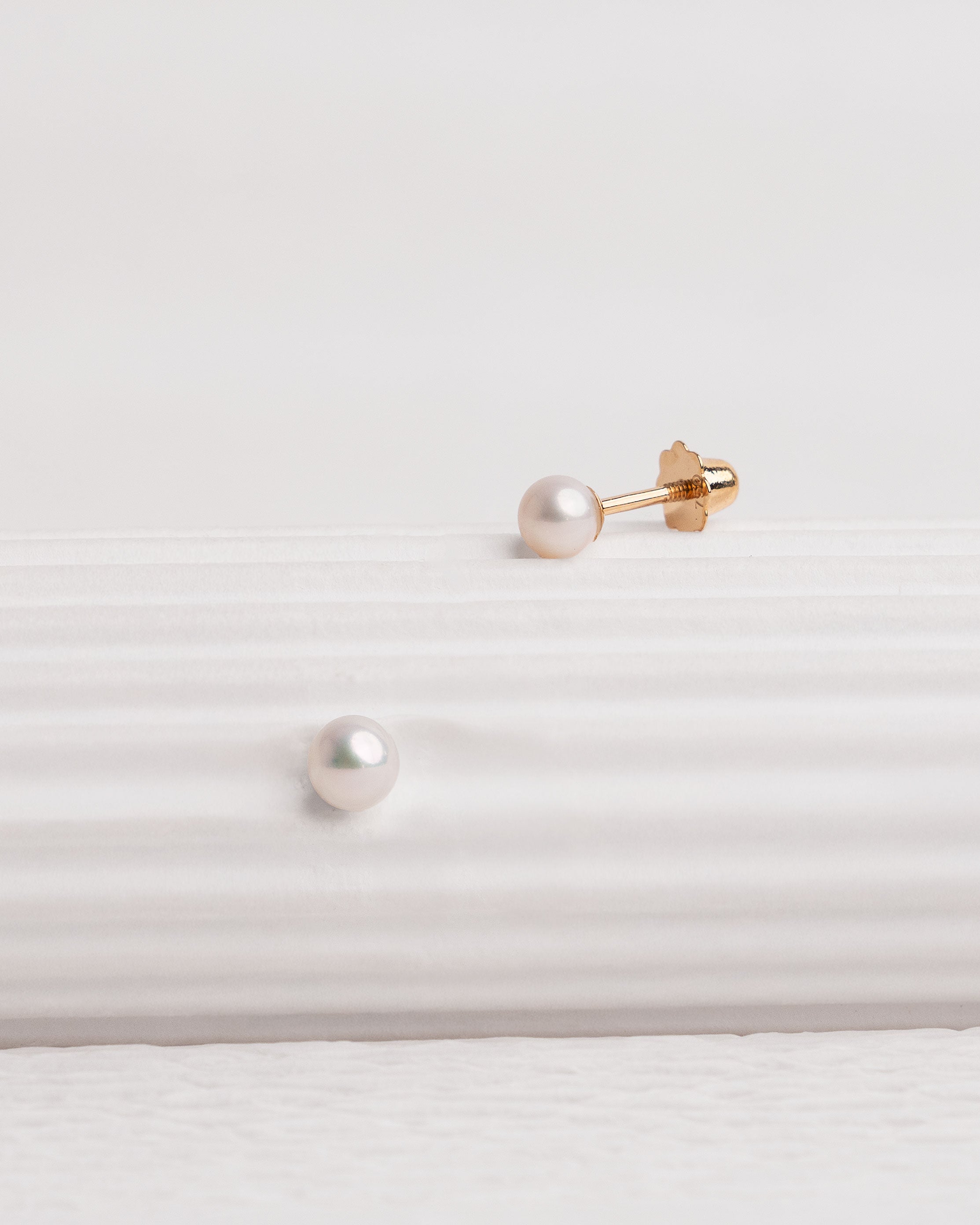 Pendientes de Perlas Redondas Cultivadas para Bebé y Niñas 4mm y oro 18k