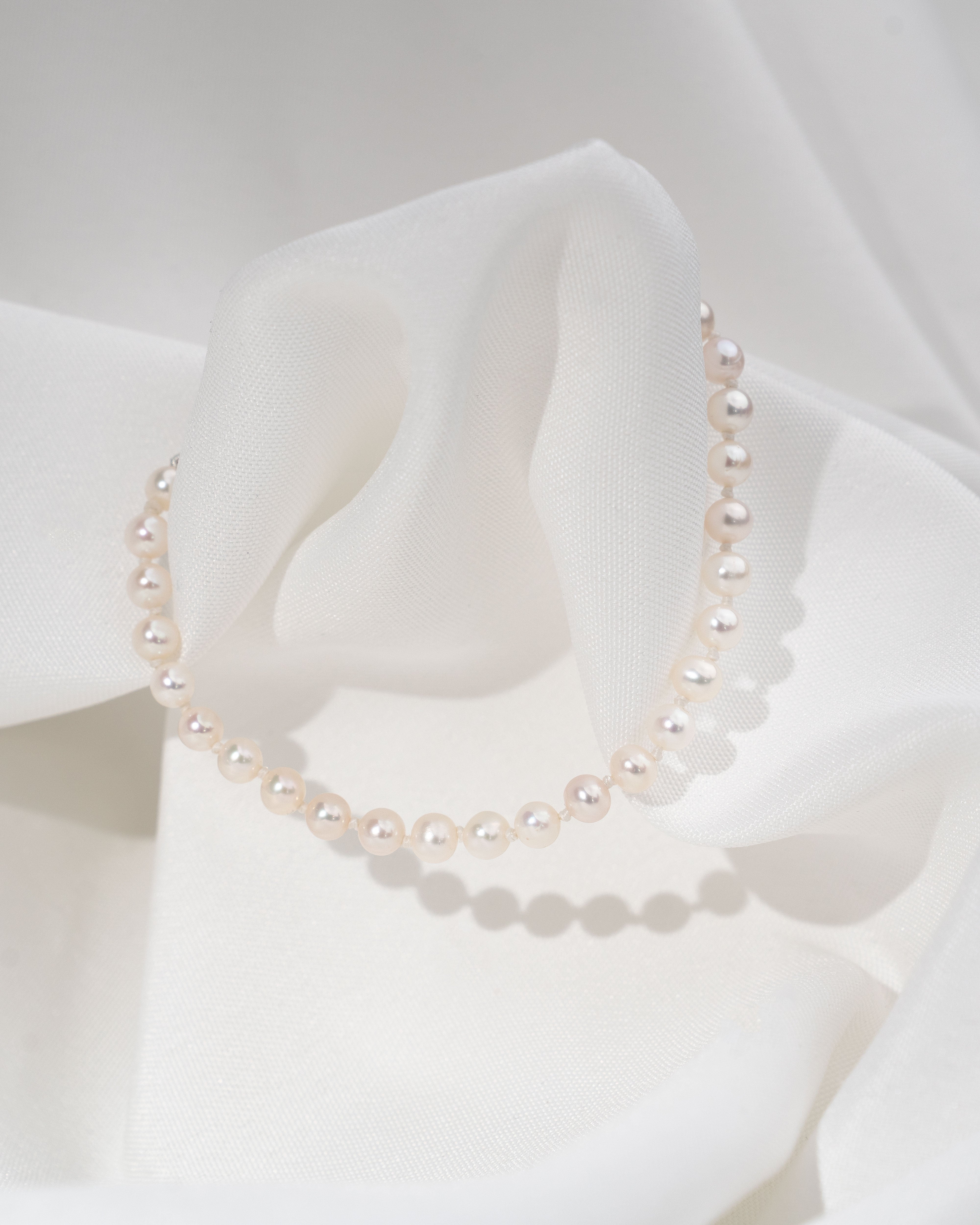 Pulsera de perlas cultivadas de agua dulce redondas de 4 - 4,5 mm