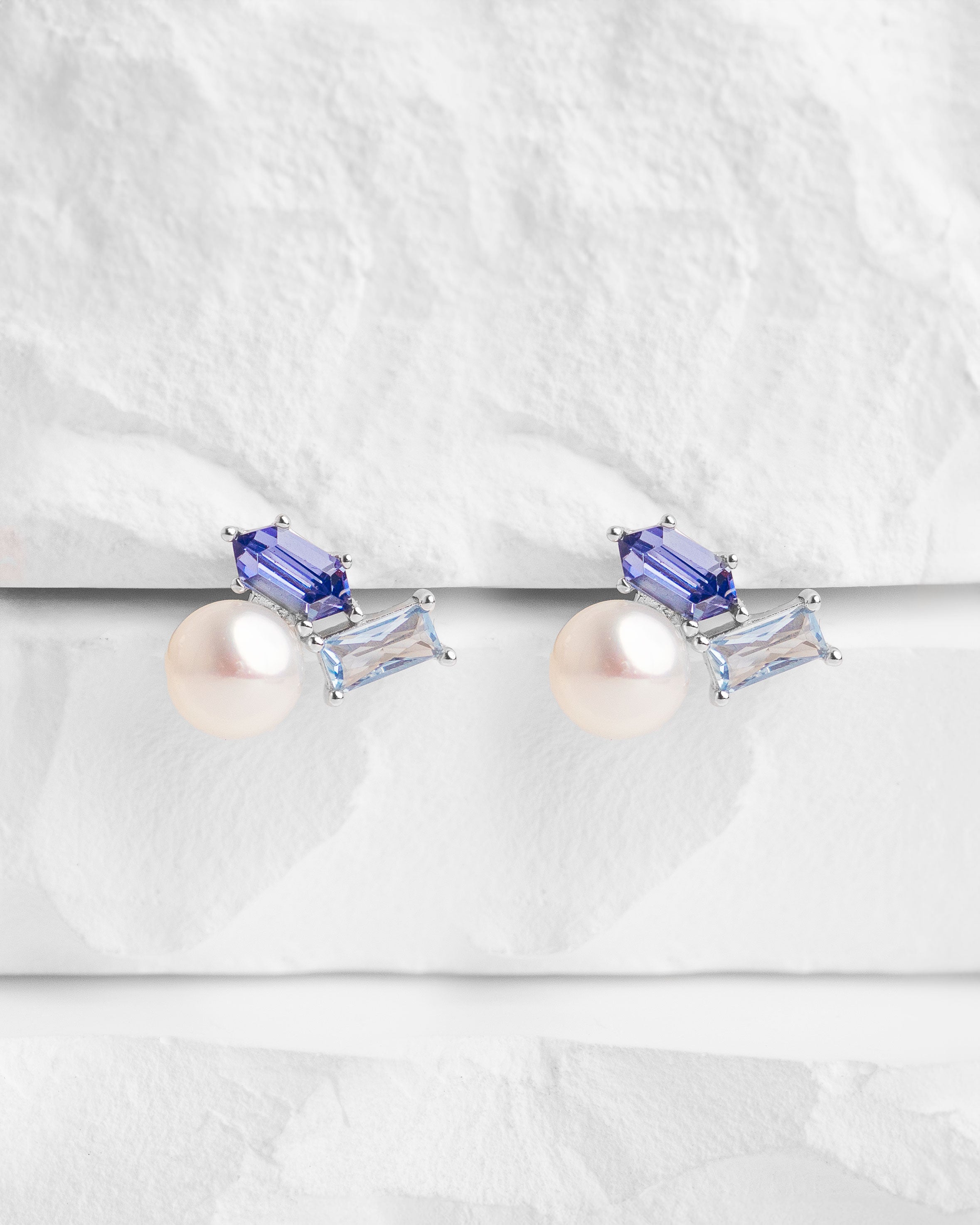 Pendientes Shelley de Perla Cultivada de Agua dulce 6-6.5mm, Tanzanita y Espinela azul