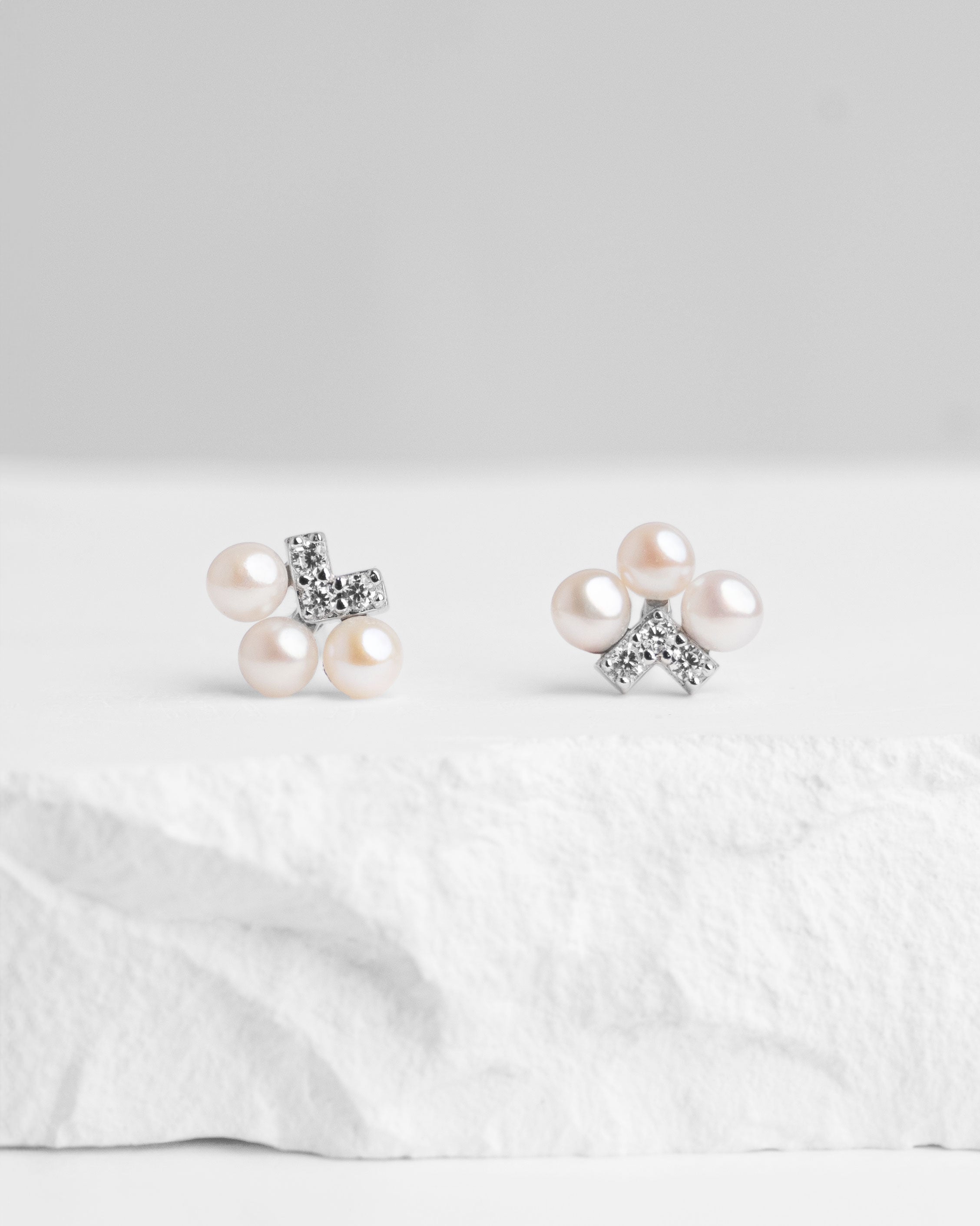 Pendientes Sontag de Perla Cultivada de Agua dulce 3-3.5mm y Circonita