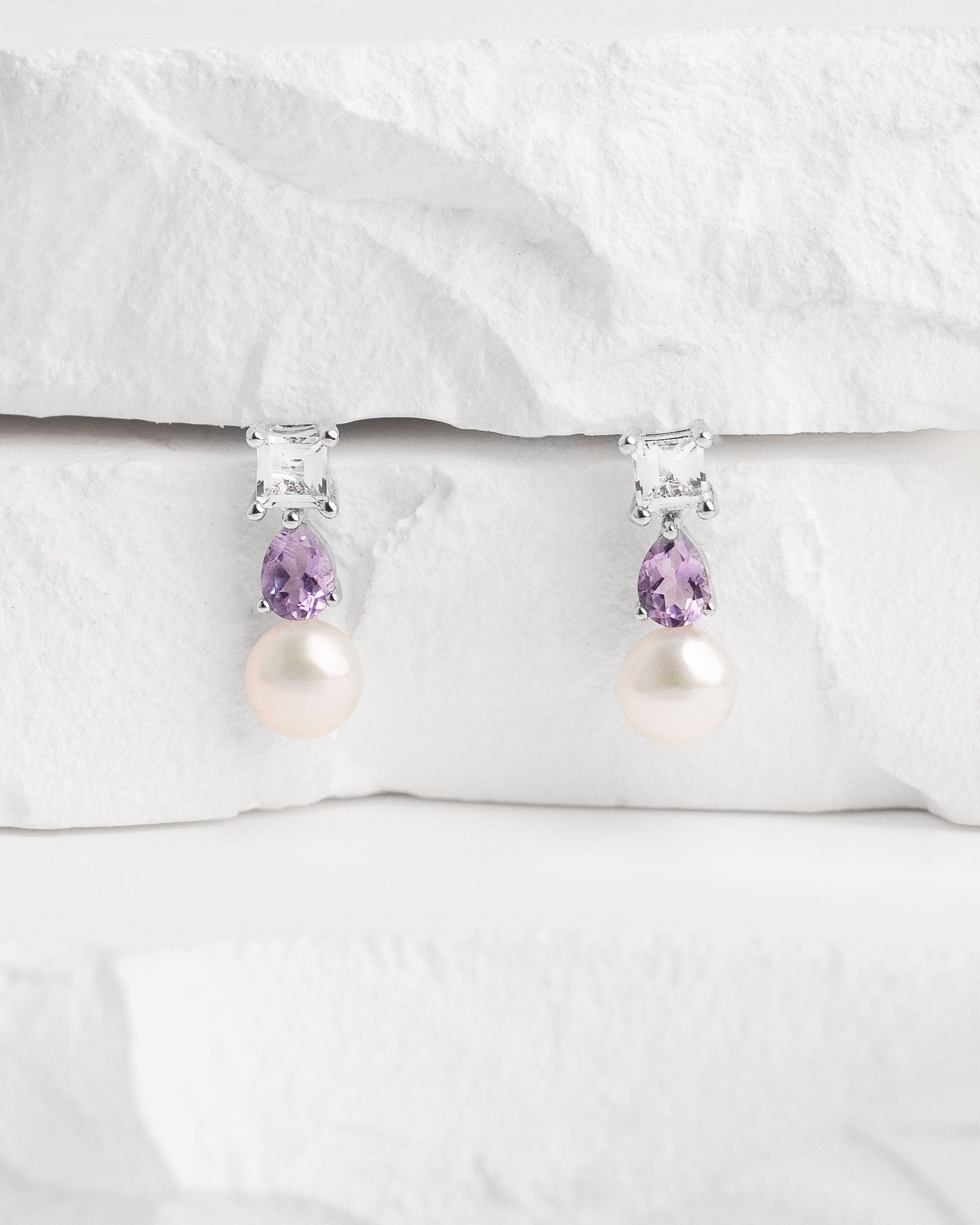 Pendientes Addams de Perla Cultivada de Agua dulce 4.5-5mm, Amatista y Topacio