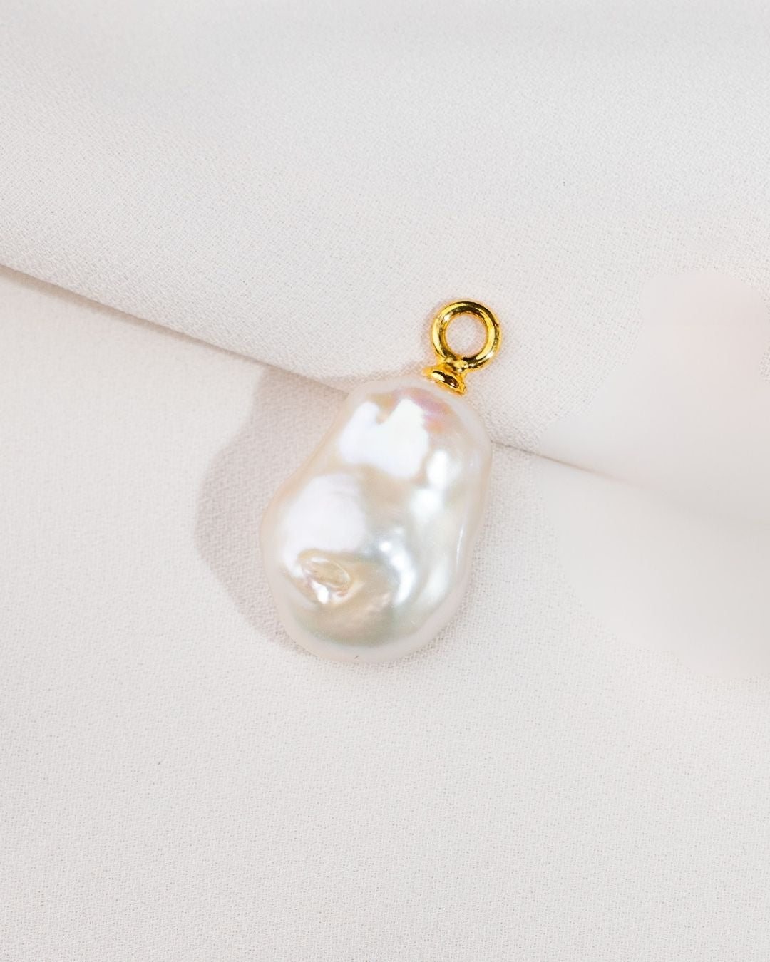 Colgante de Perla Agua Dulce Keshi en Oro 18k | SY Perlas