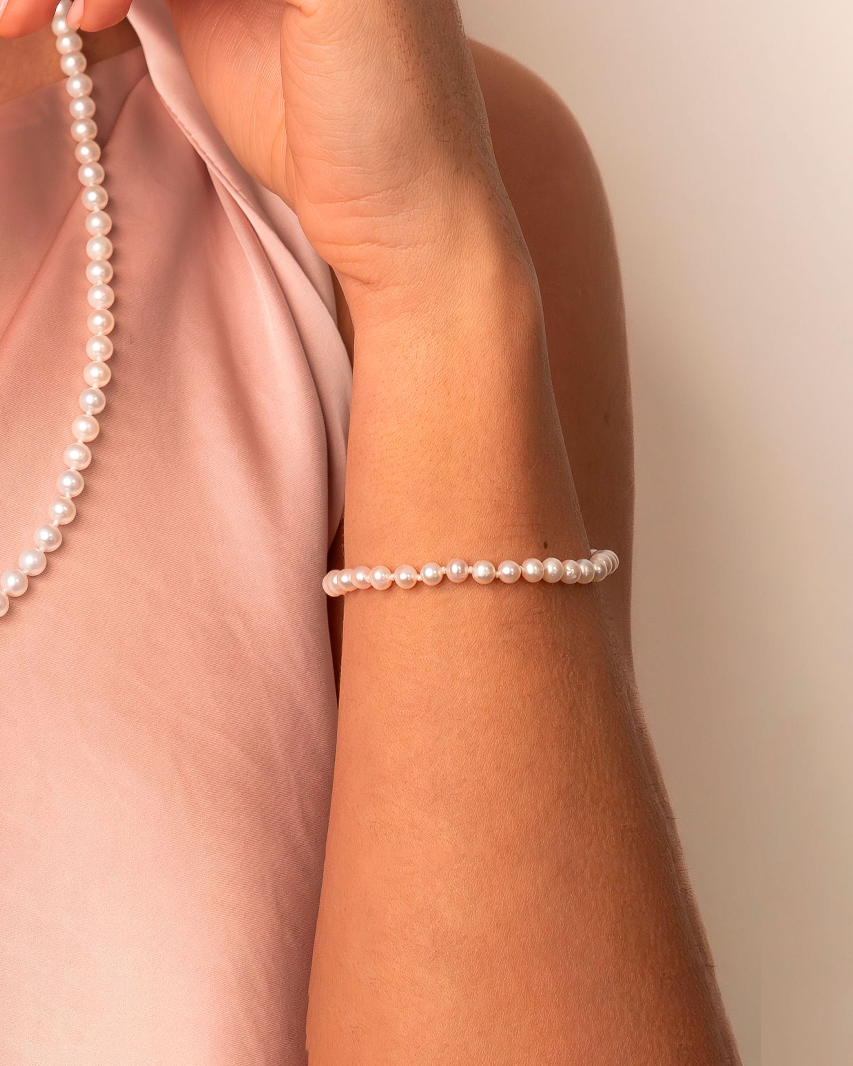 Pulsera de perlas cultivadas de agua dulce redondas de 4 - 4,5 mm