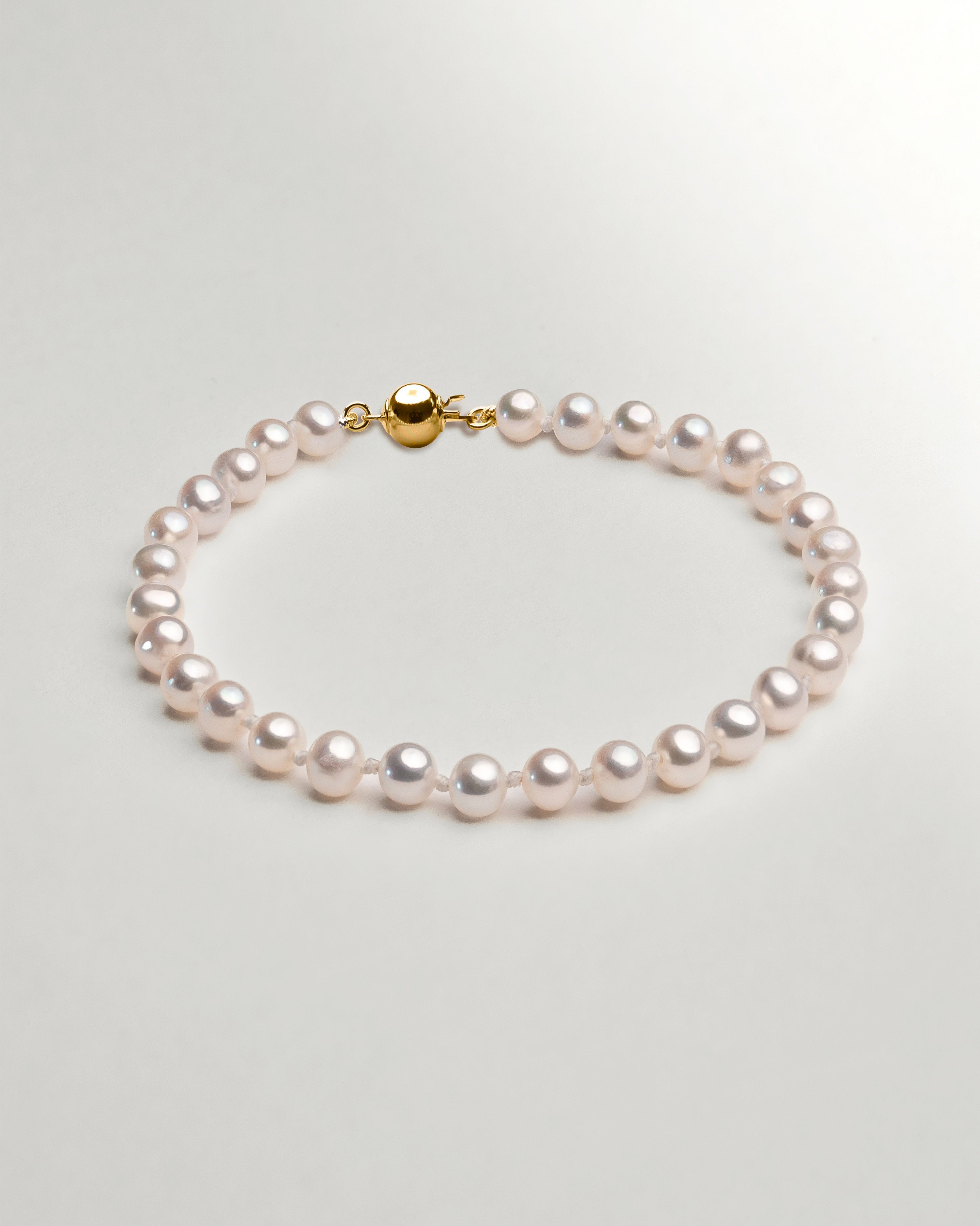 Pulsera de perlas cultivadas de agua dulce redondas de 4 - 4,5 mm