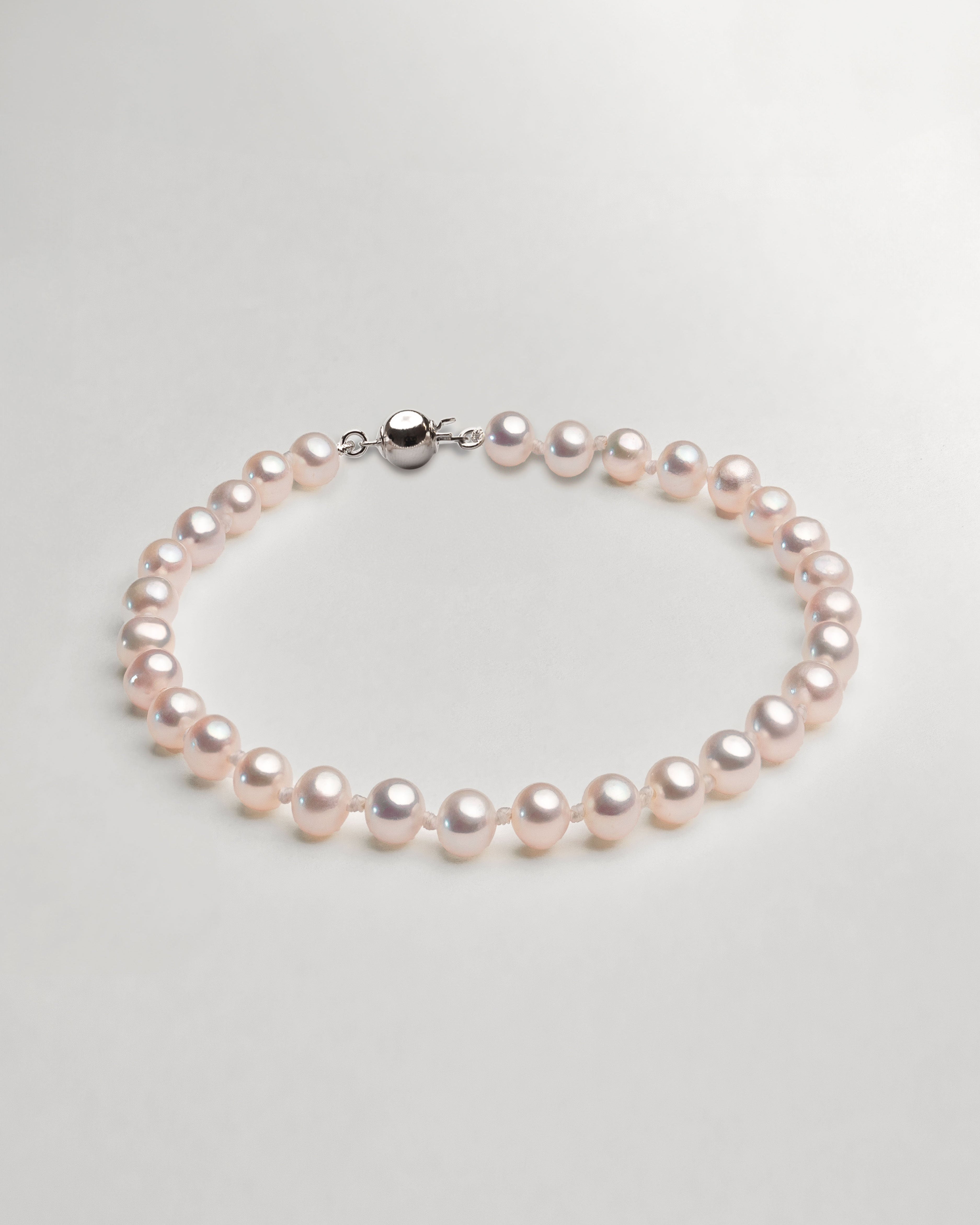 Pulsera de perlas cultivadas de agua dulce redondas de 4 - 4,5 mm