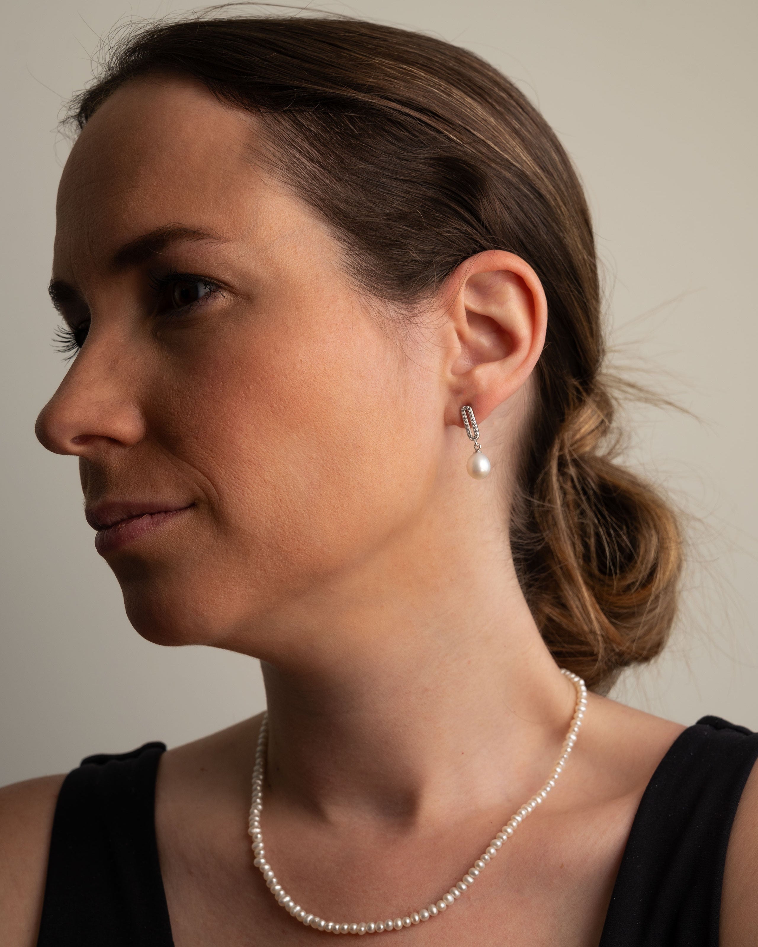 Pendientes Rosie perla gota de agua 7-8 mm con circonitas | Colección Bloom