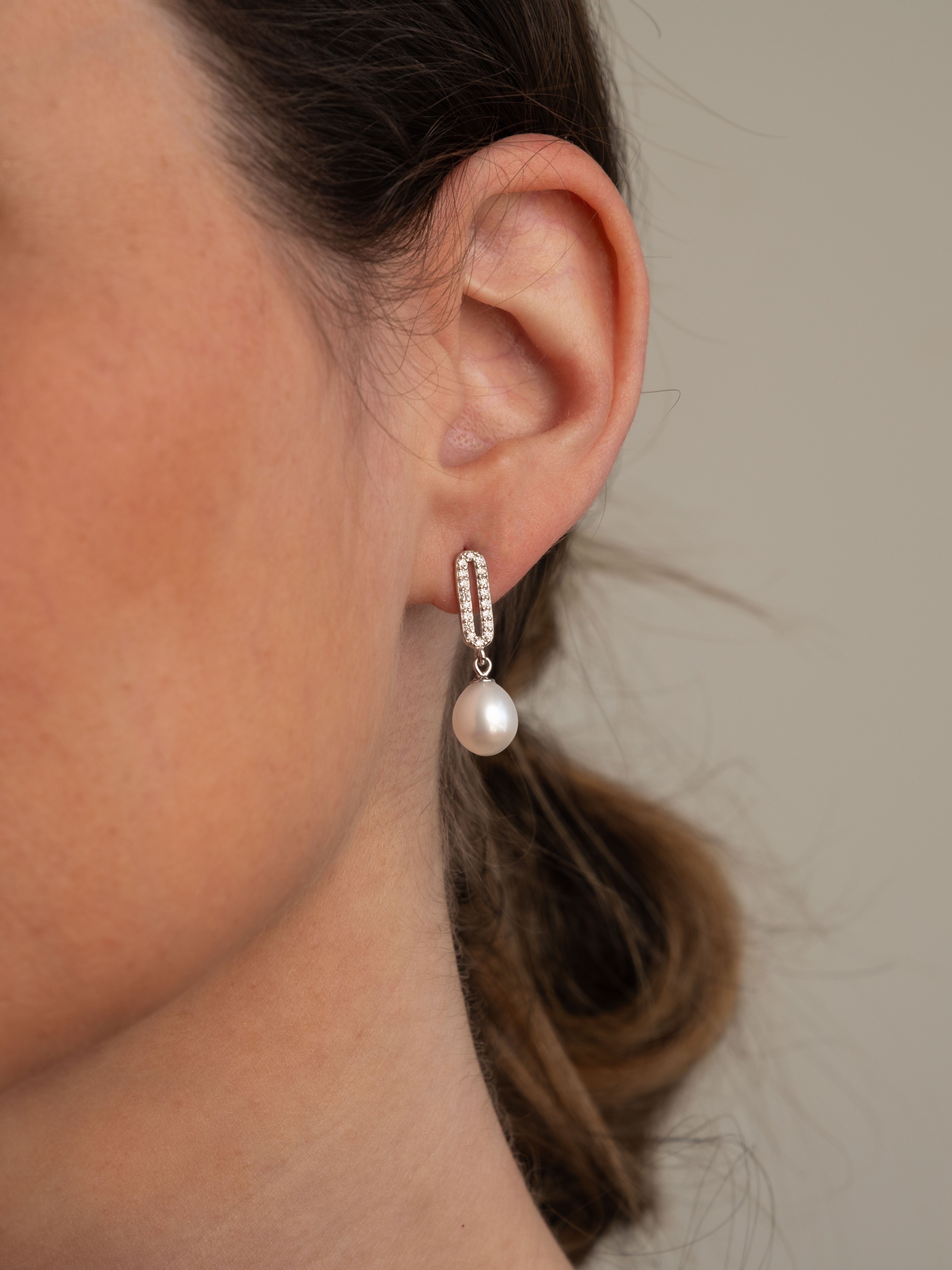 Pendientes Rosie perla gota de agua 7-8 mm con circonitas | Colección Bloom