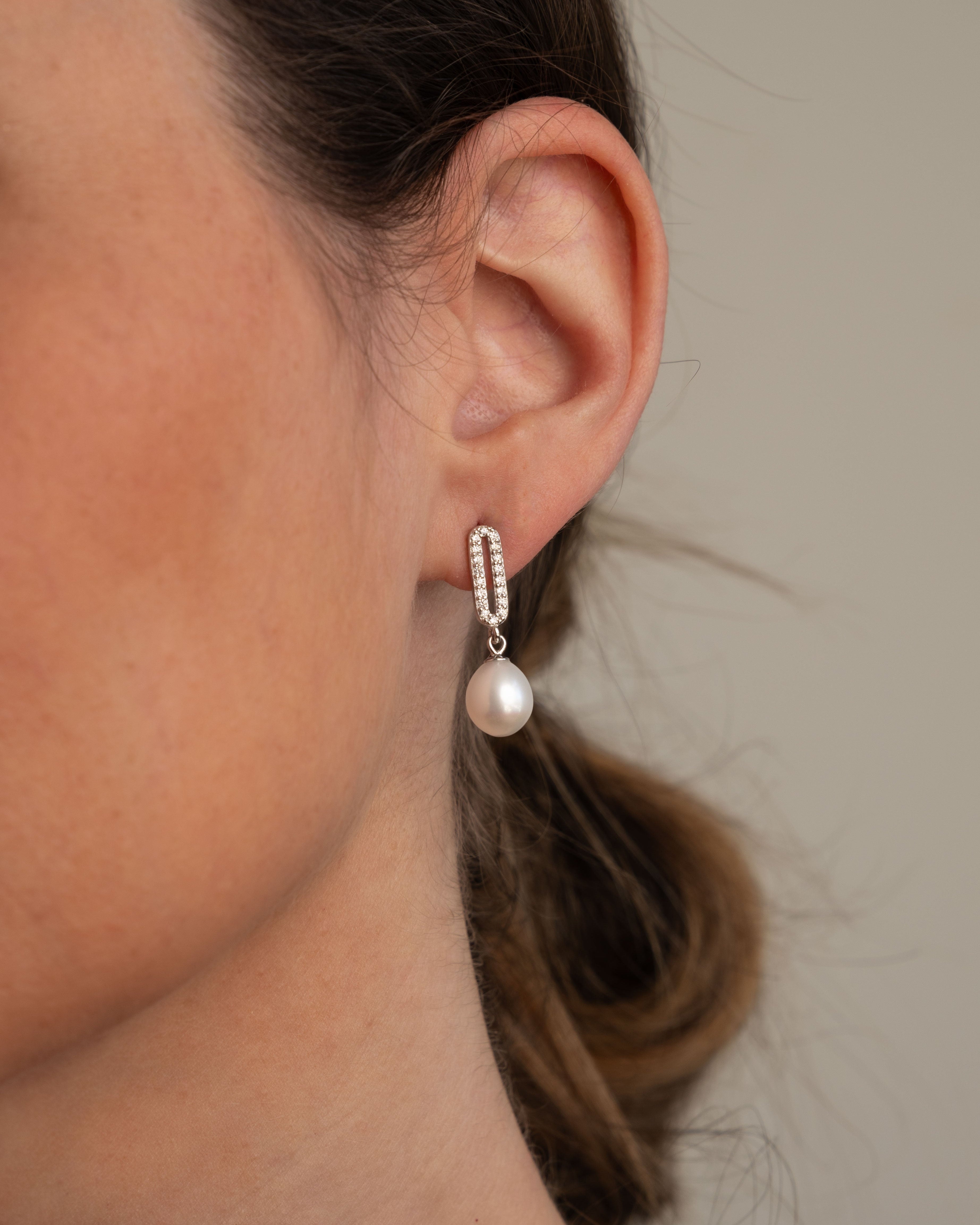 Pendientes Rosie perla gota de agua 7-8 mm con circonitas | Colección Bloom