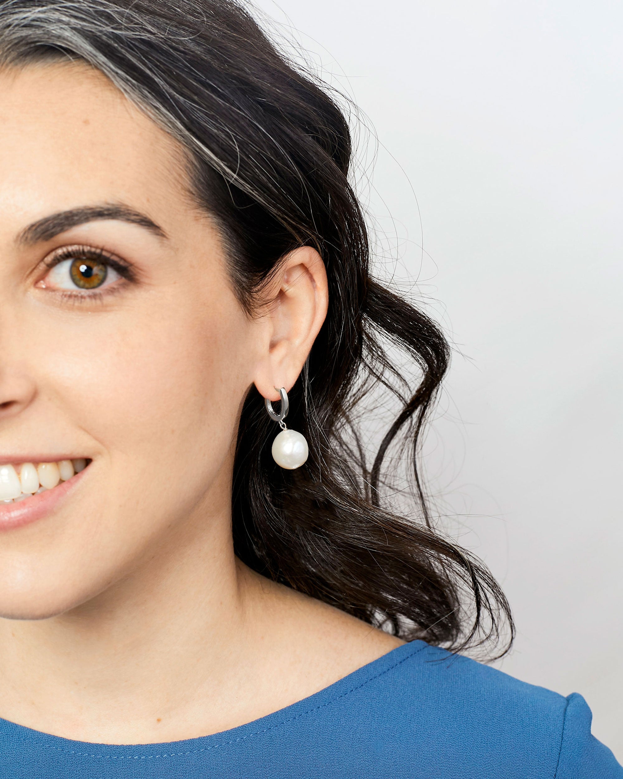 foto de pendientes de plata de ley con perlas cultivadas de agua dulce barrocas edison 12-13 mm secret & you