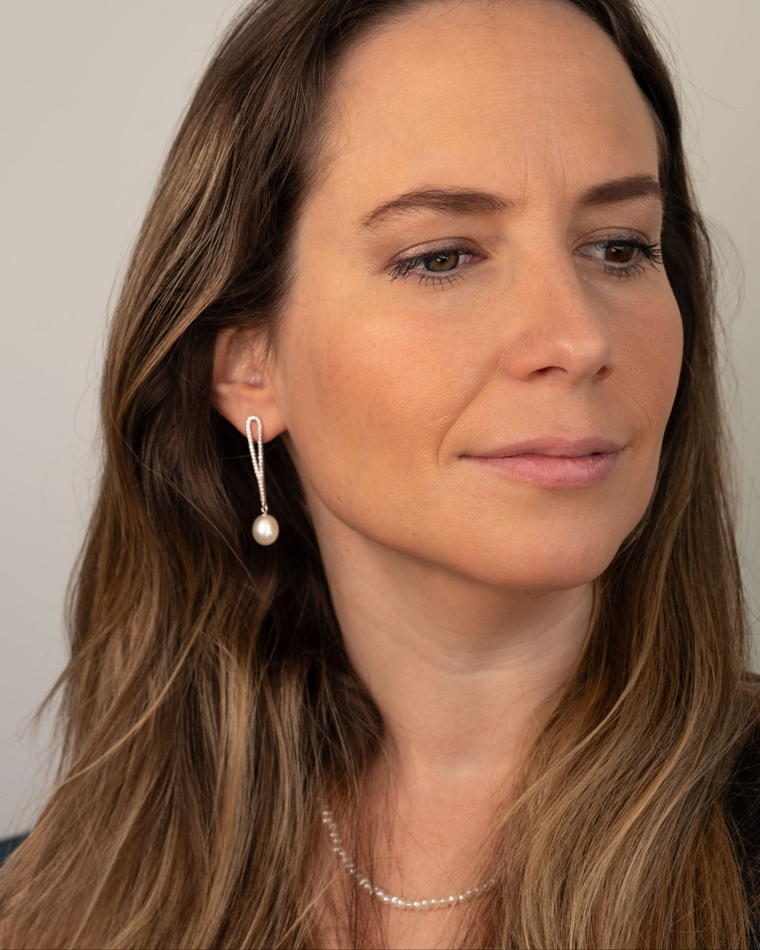 Pendientes Silvermist perla gota de agua 8-9 mm con circonitas | Colección Bloom