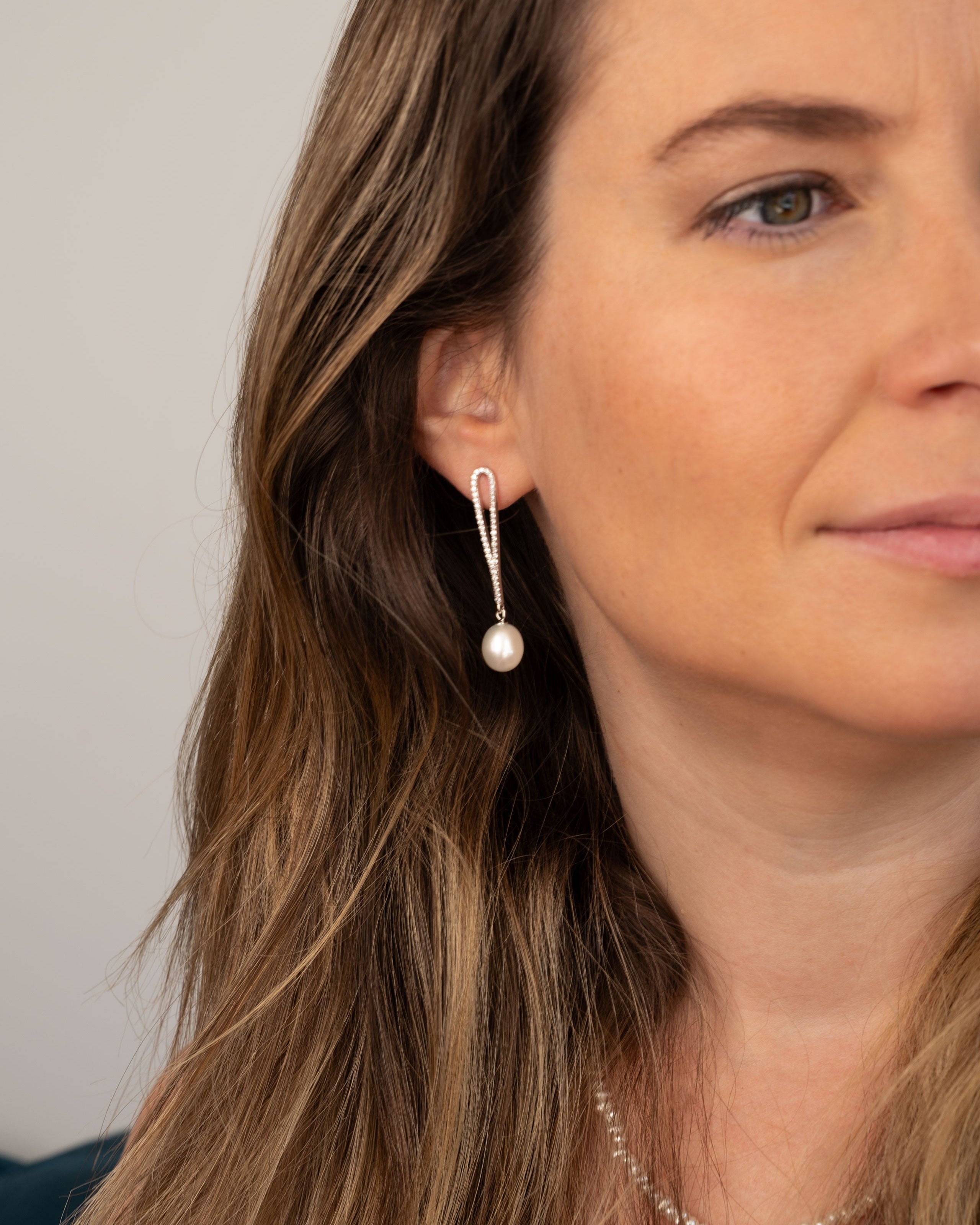 Pendientes Silvermist perla gota de agua 8-9 mm con circonitas | Colección Bloom