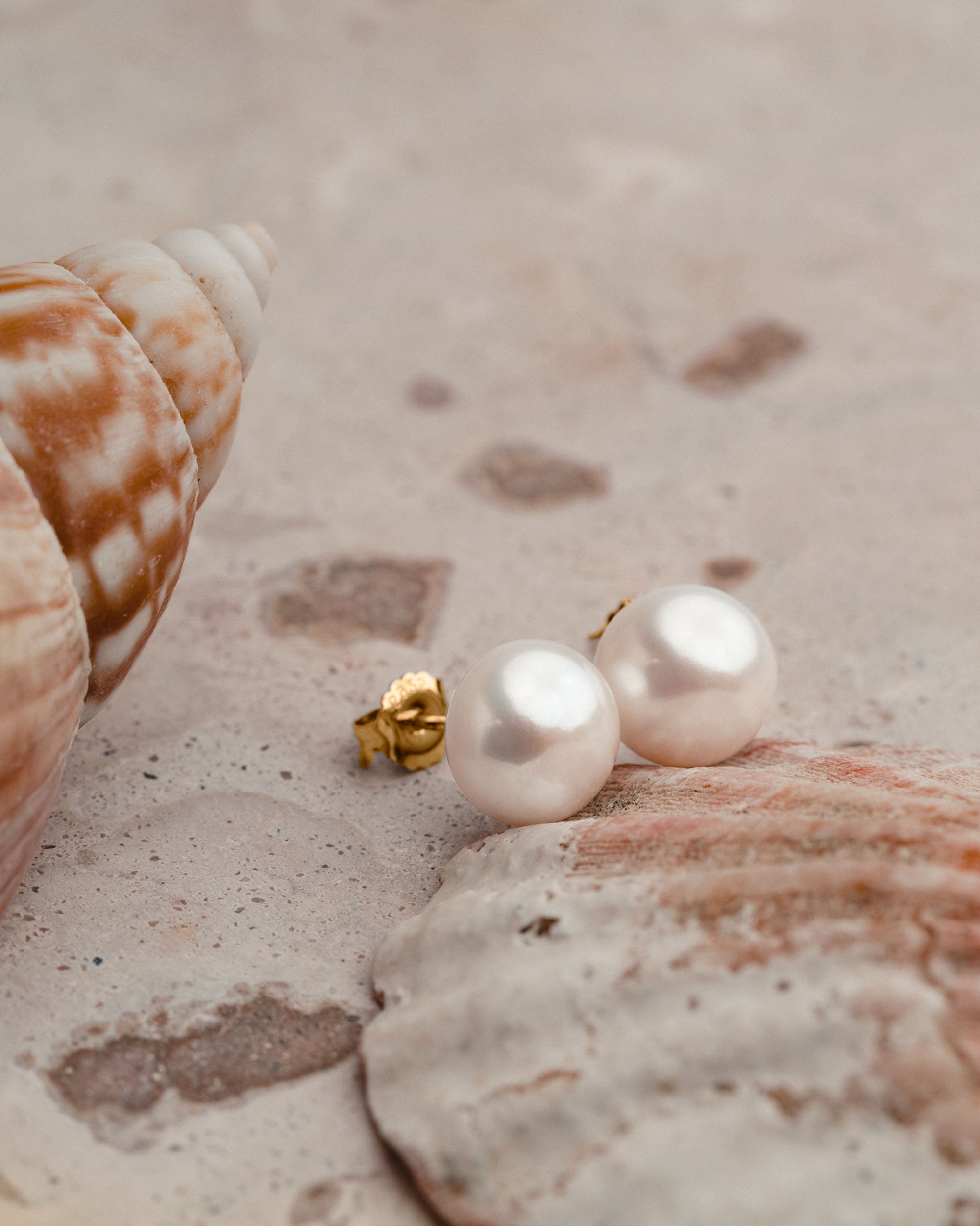 Pendientes de Perlas de Agua Dulce Botón y Oro 18k Secret & You