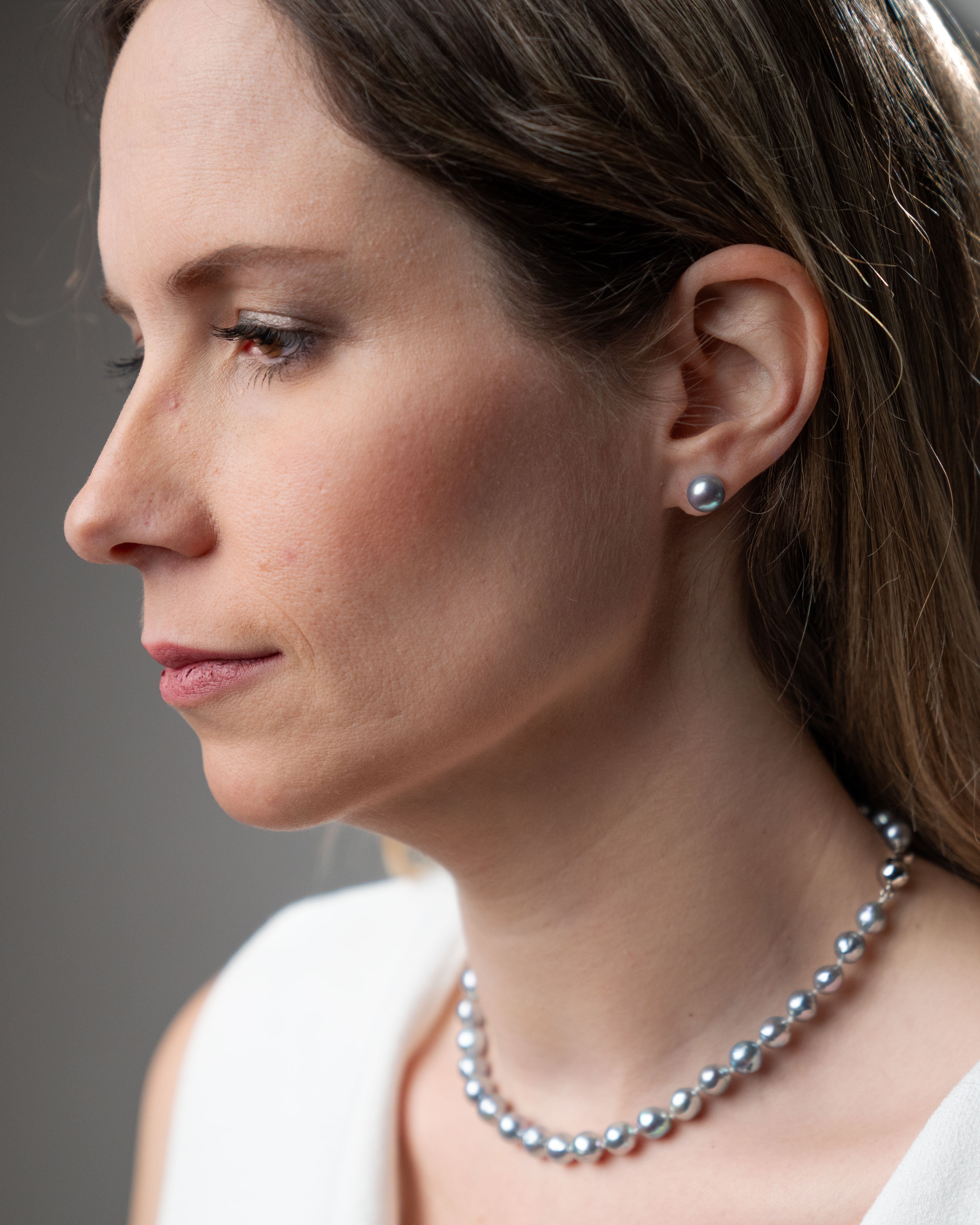 Pendientes de perlas cultivadas akoya grises azuladas oro blanco