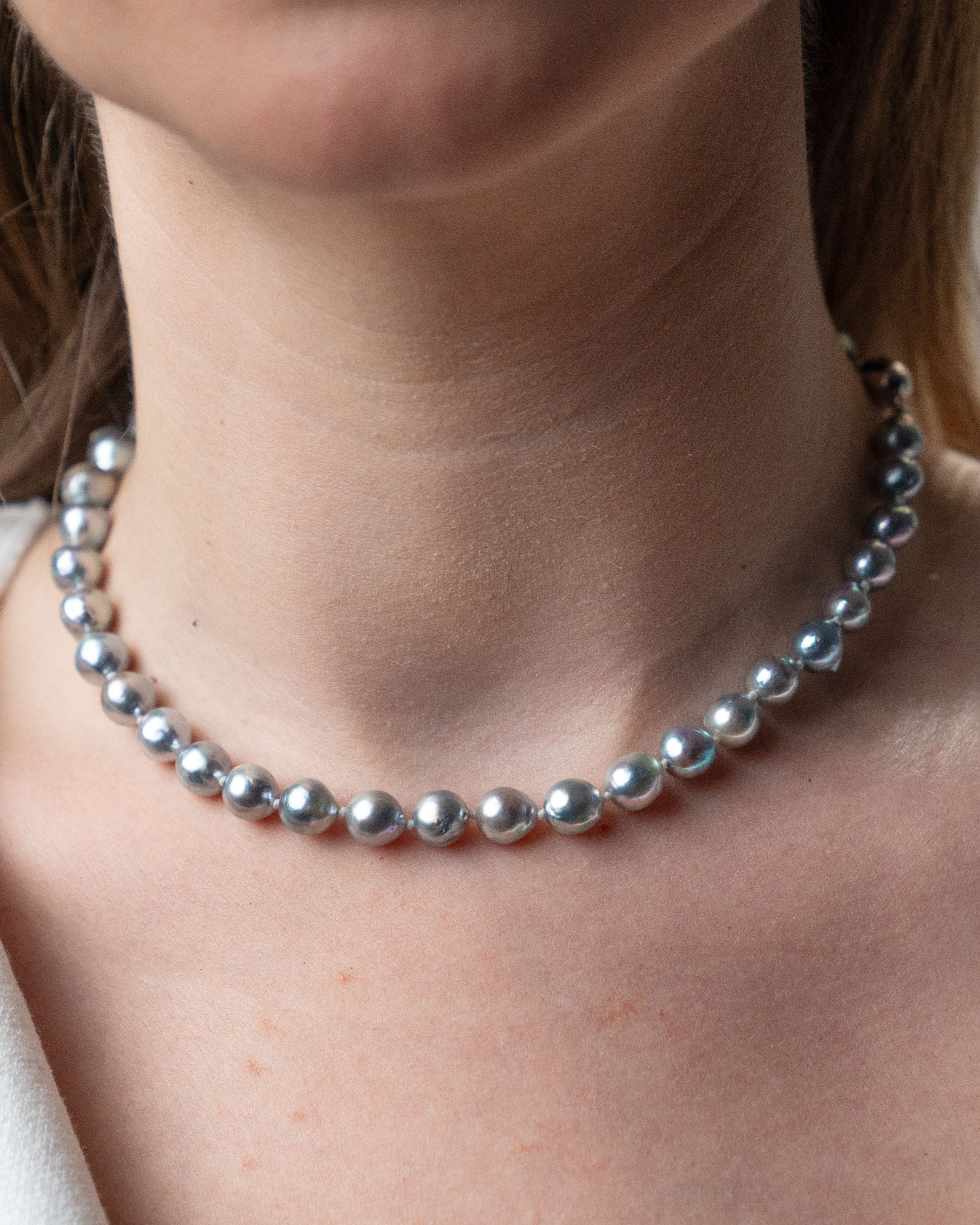 Collar de perlas cultivadas blue akoya, gris plateado azulado