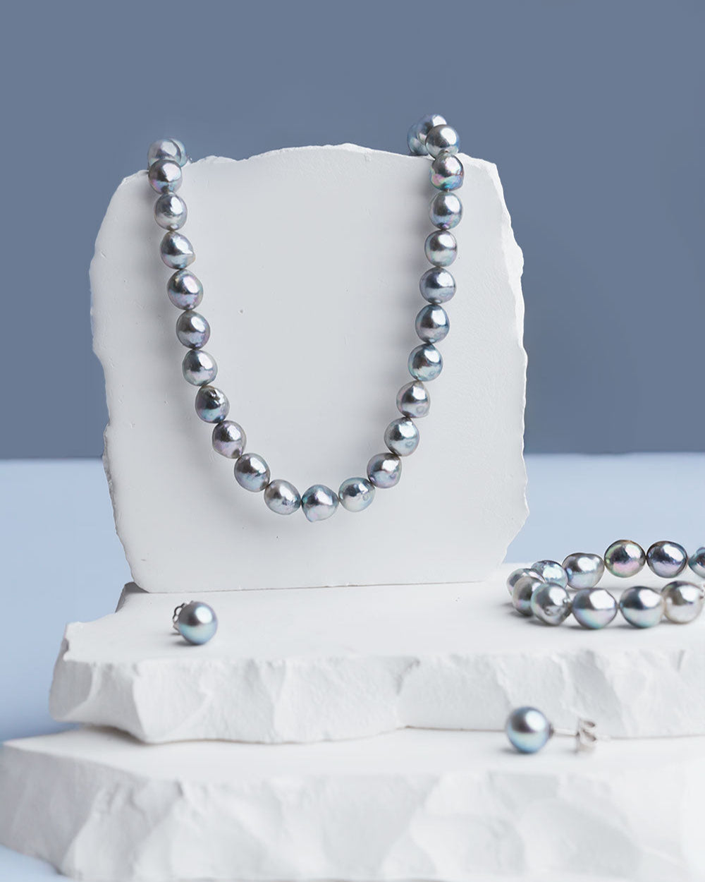 Pendientes de perlas cultivadas akoya grises azuladas