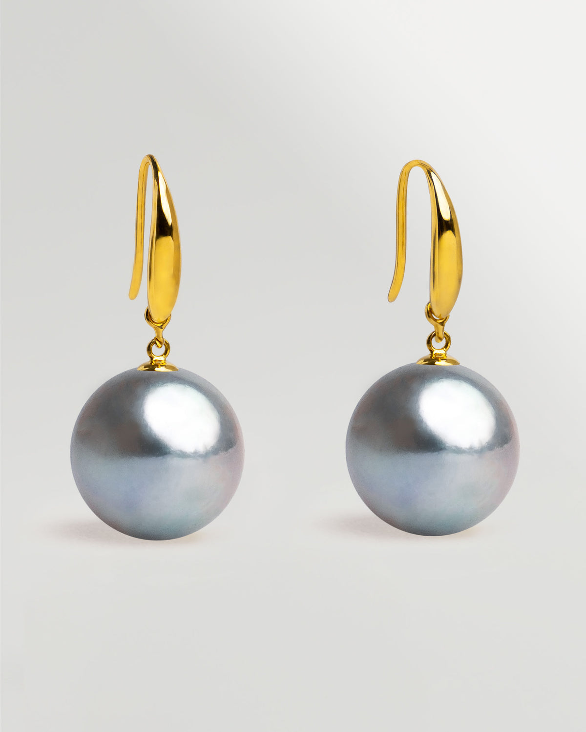 Pendientes Gancho corto en oro amarillo 18k y Perla Blue Akoya