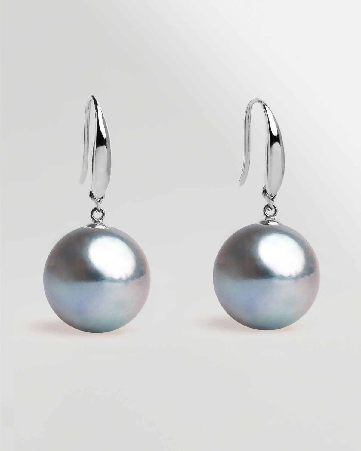 Pendientes Gancho corto en oro blanco 18k y Perla Blue Akoya
