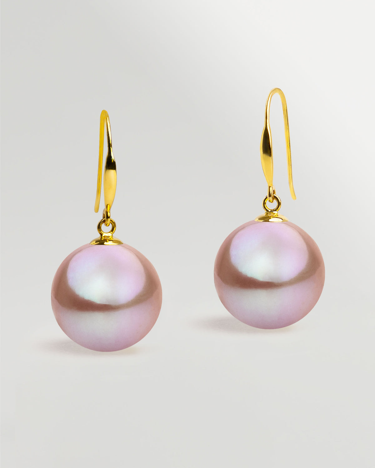 Pendientes Gancho fino en oro amarillo 18k y Perla Agua Dulce Lavanda