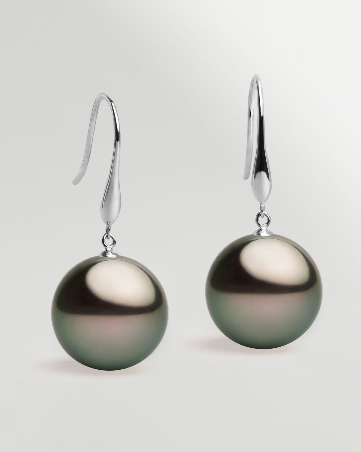Pendientes de gancho largo en oro blanco 18k y Perla Tahití