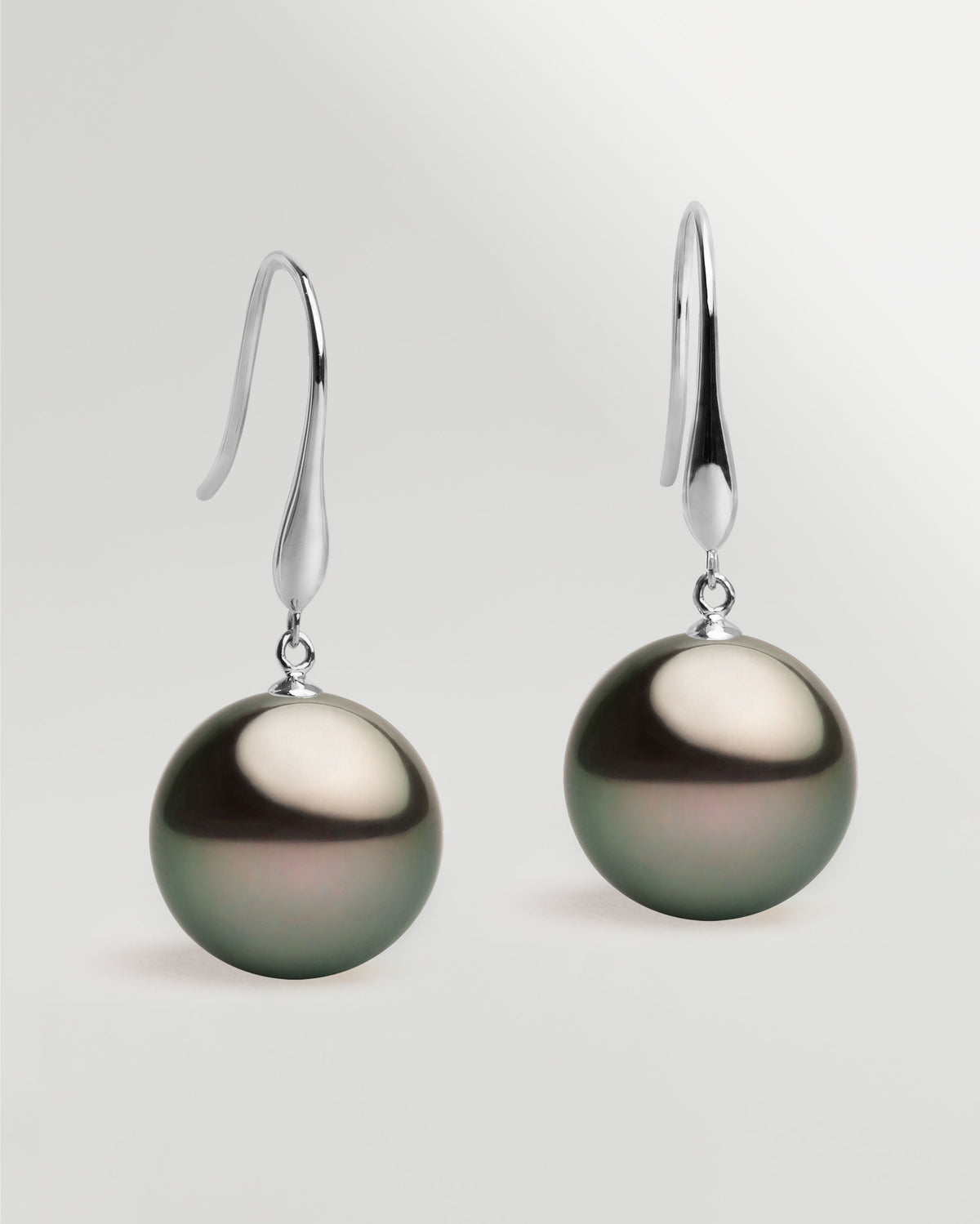 Pendientes de gancho largo en oro blanco 18k y Perla Tahití