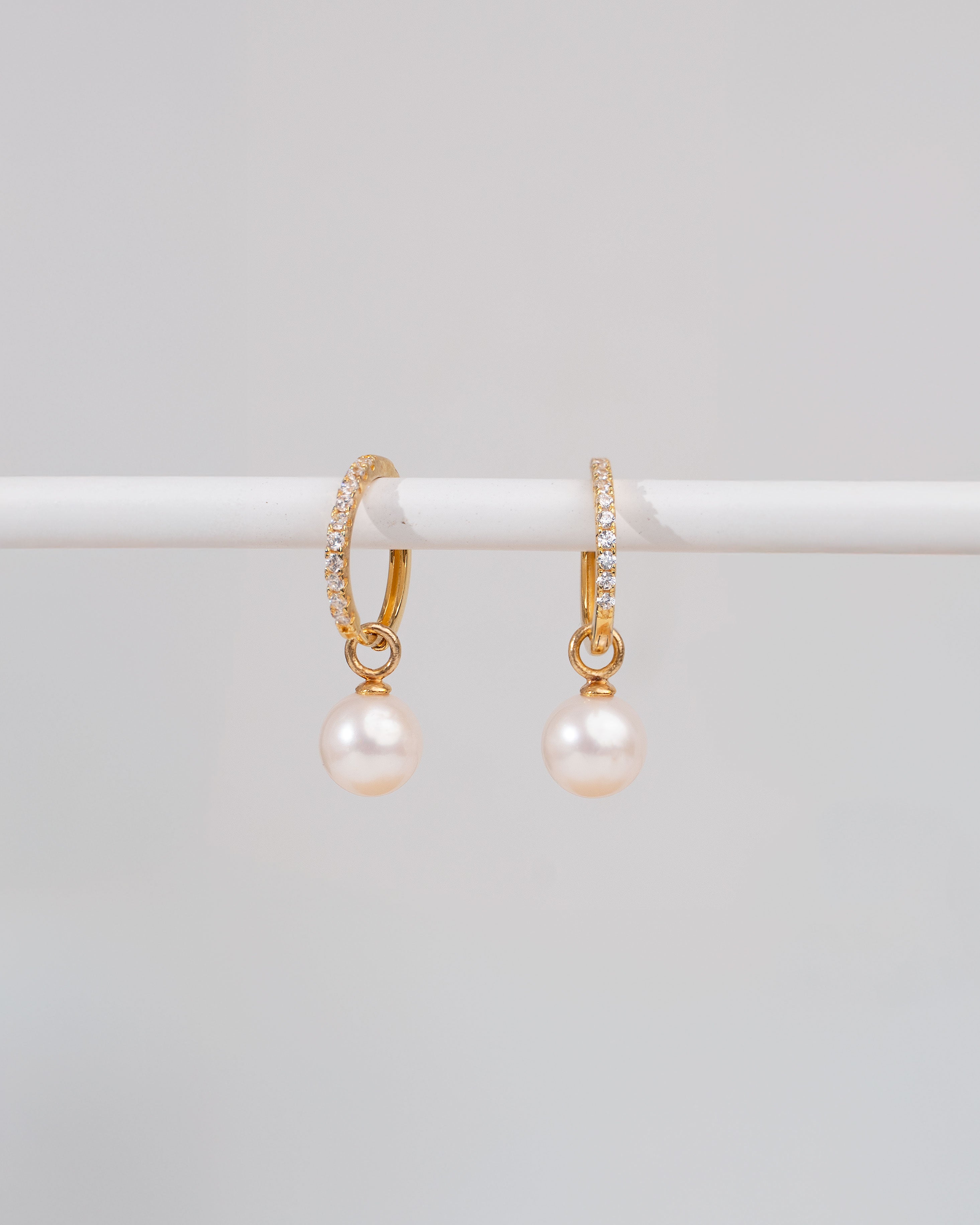 aros de oro vermeil con circonitas y perla redonda 16 mm
