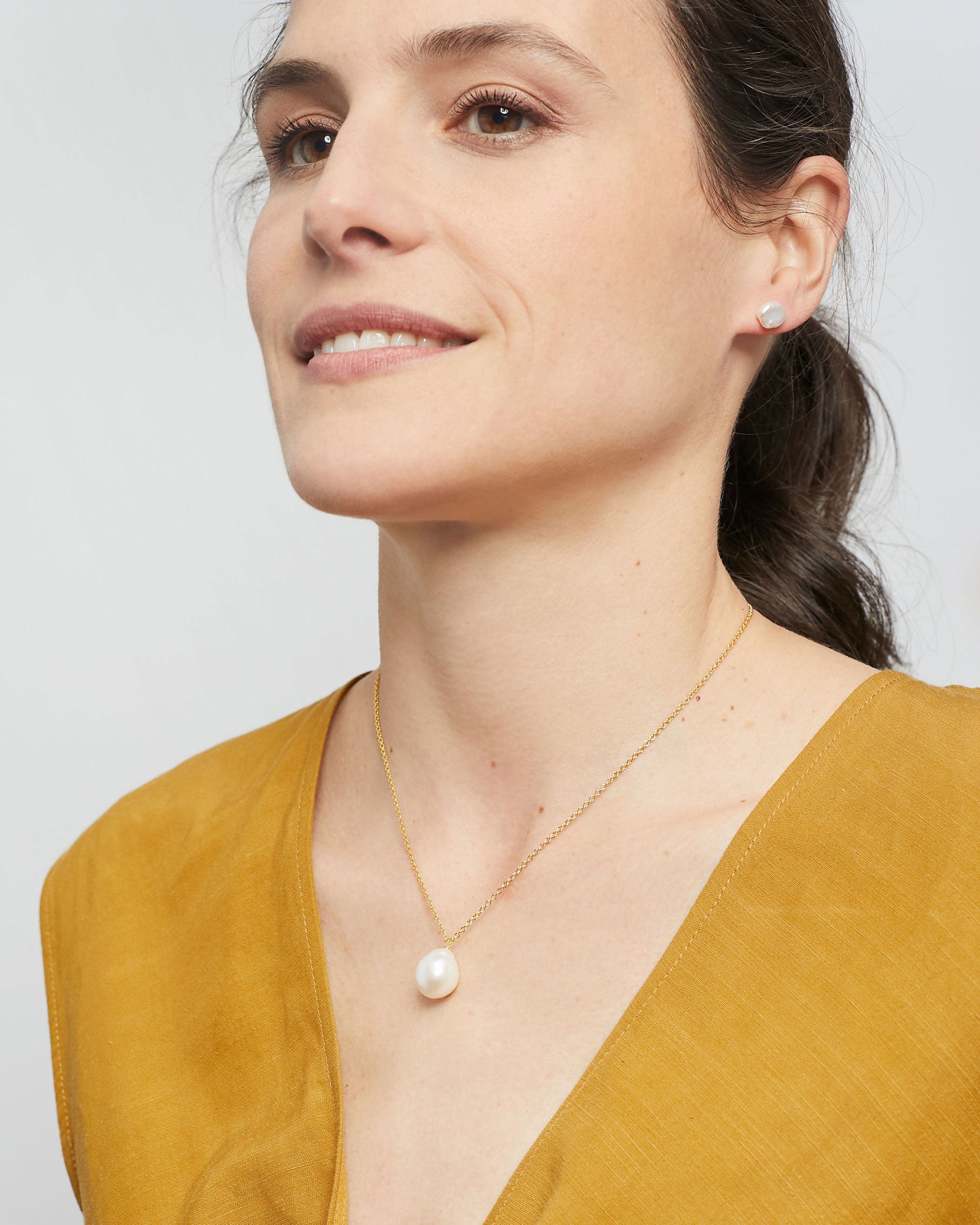 Colgante Perla de Agua Dulce Edison Barroca de 12-13 mm y Plata de ley bañada en Oro 18K