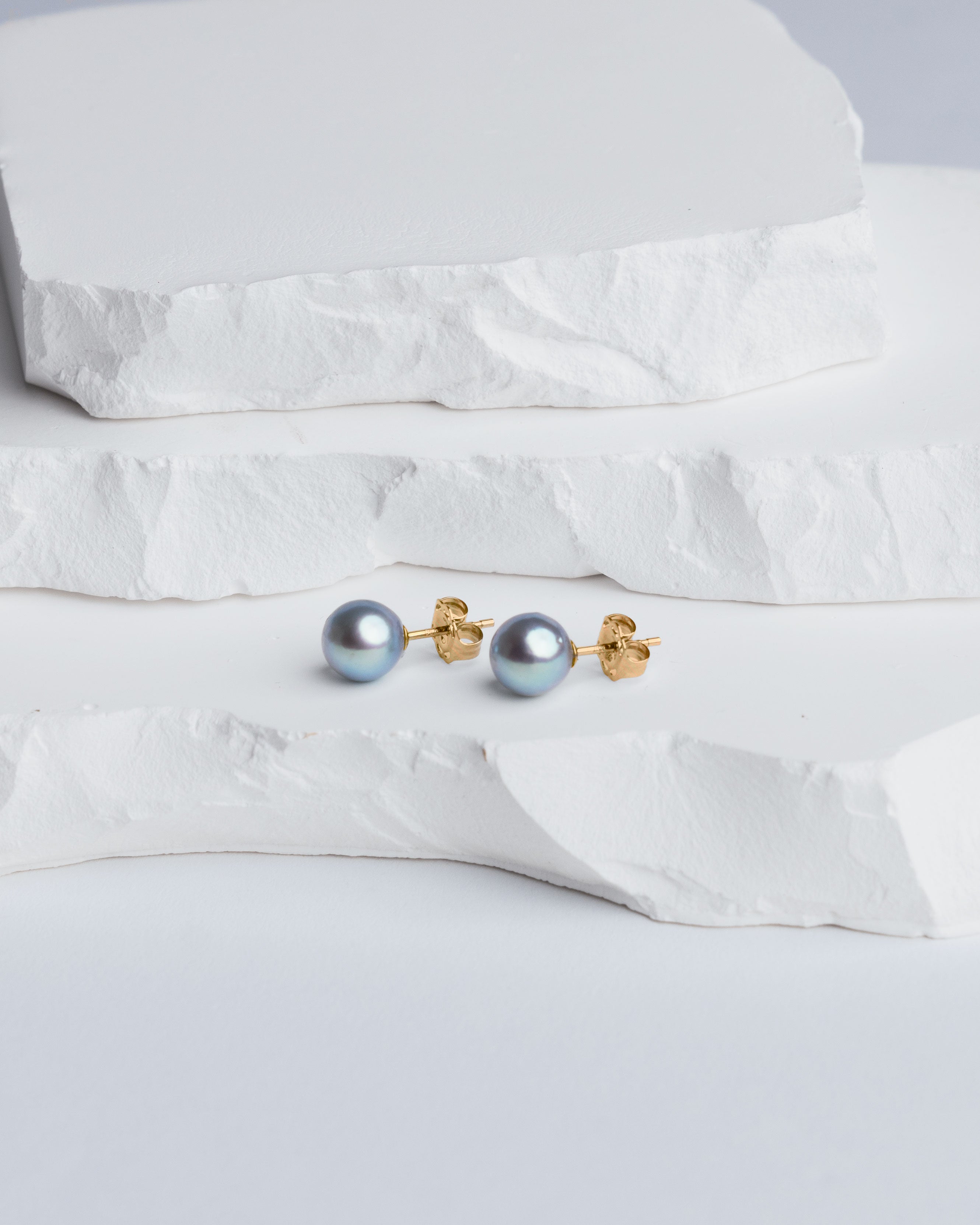 Pendientes de perlas cultivadas akoya grises azuladas