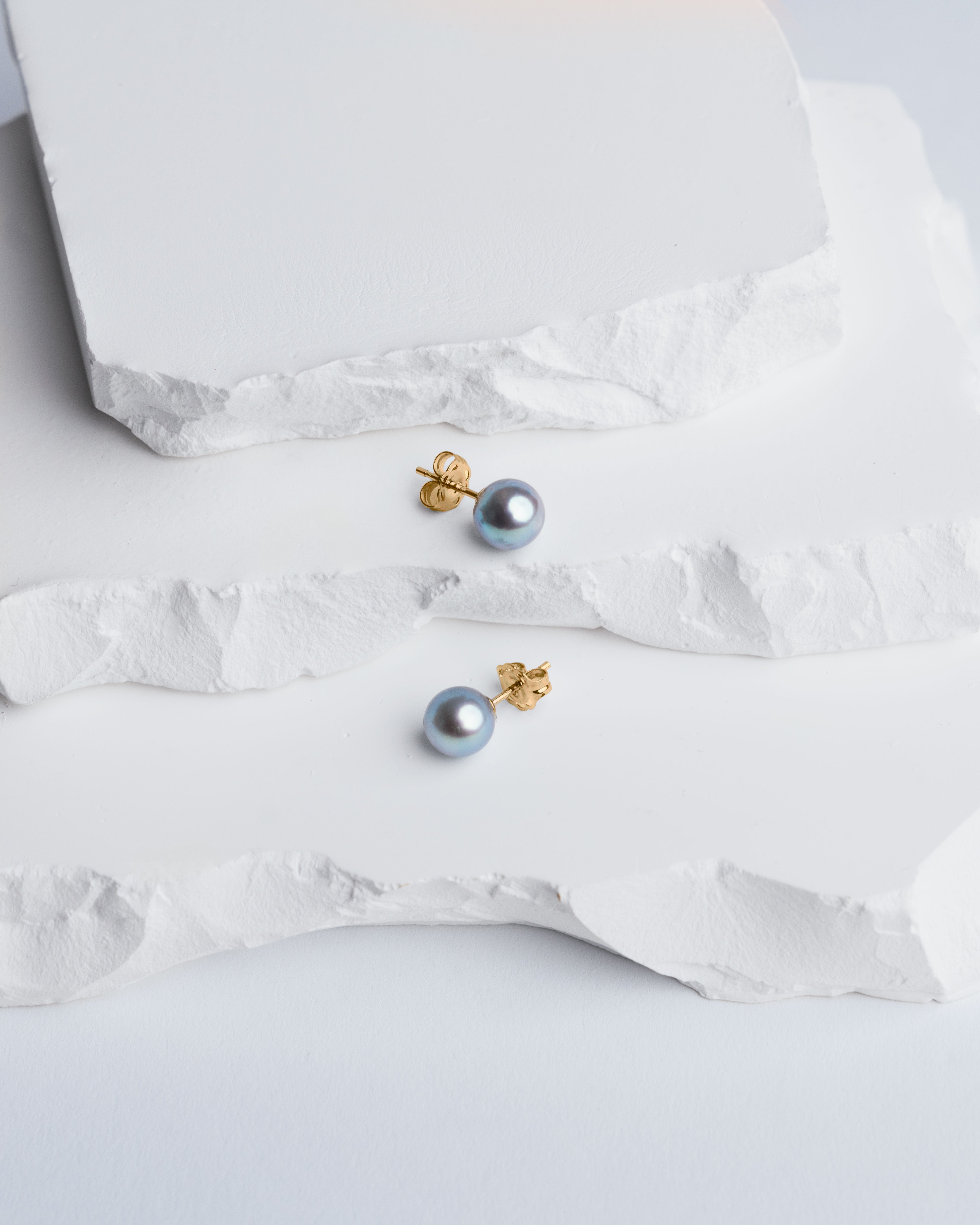 Pendientes de perlas cultivadas akoya grises azuladas