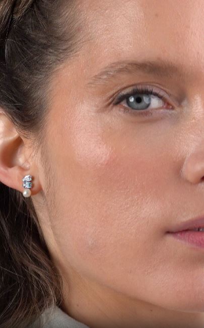 Pendientes Holiday de Perla Cultivada de Agua dulce 4.5-5mm y Topacios azules