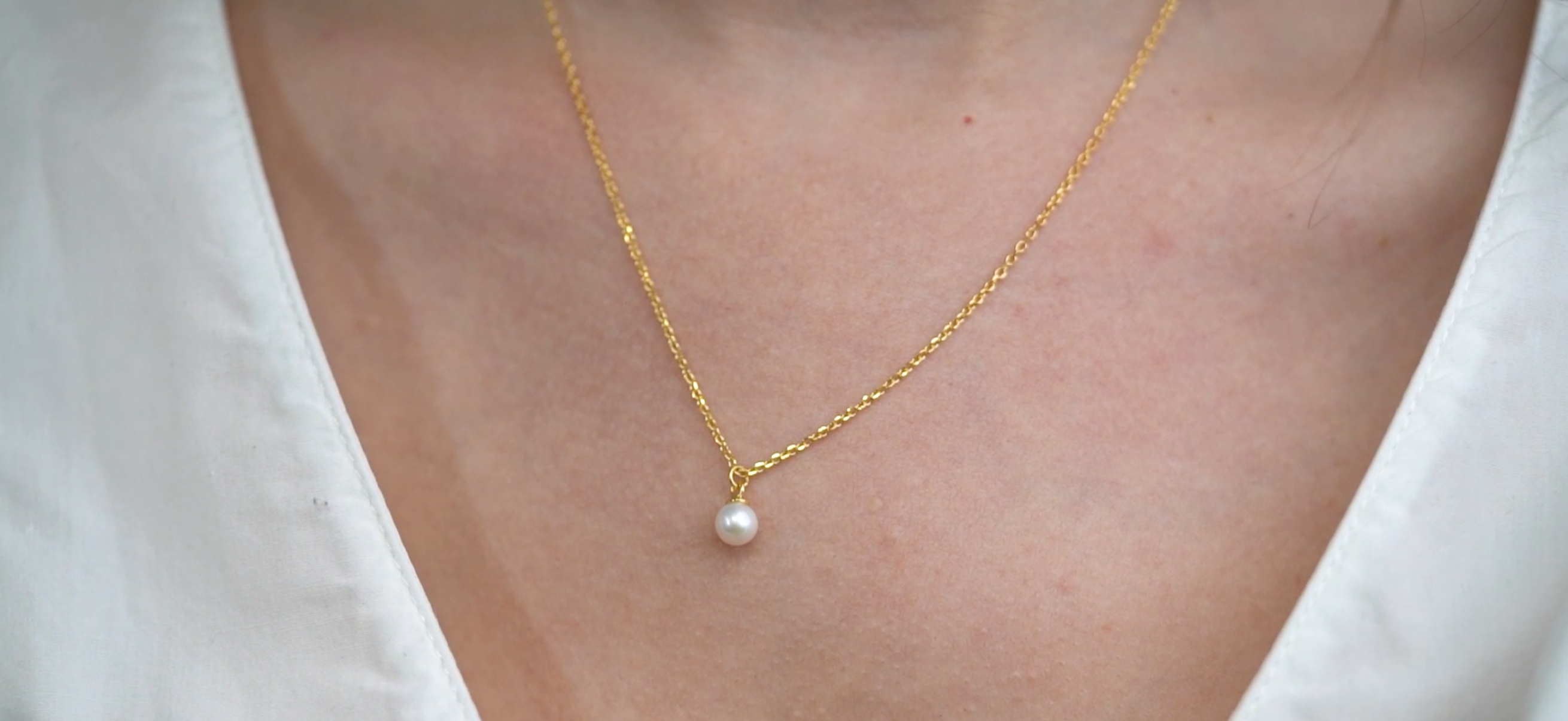 Colgante de perla cultivada de agua dulce con cadena de plata de ley bañada en oro de 18 K