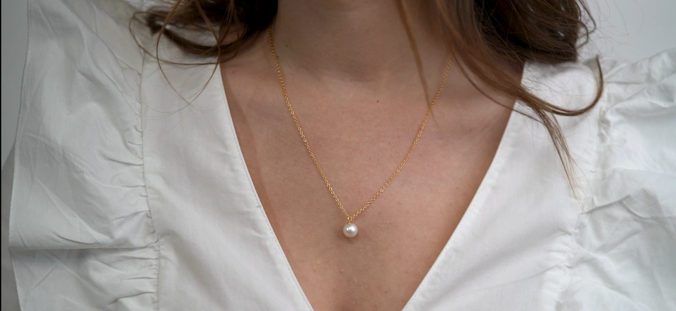 Colgante Perla de Agua Dulce Redonda de 8 - 8,5 mm y Plata de ley Bañada en oro 18 K Secret & You