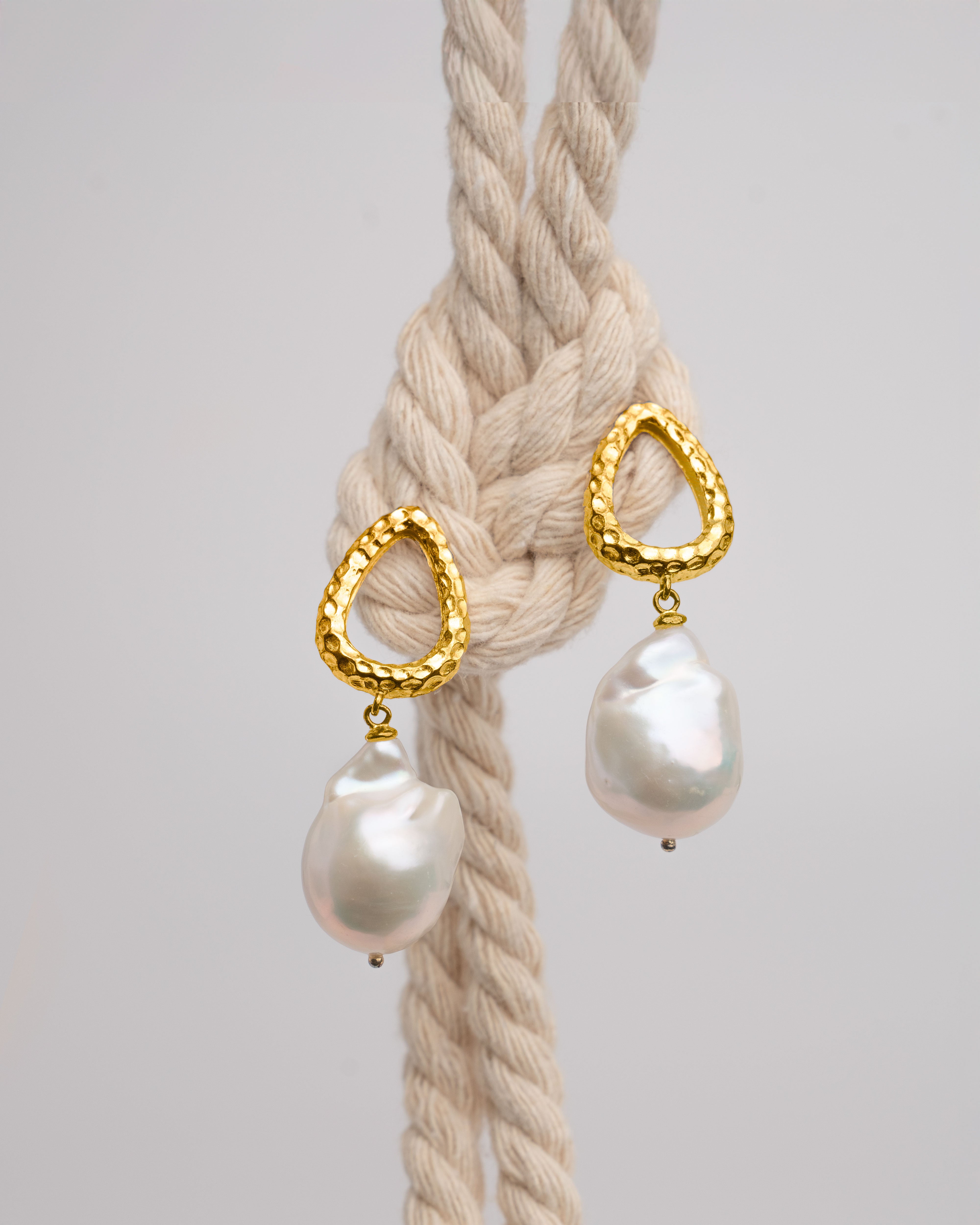 Pendientes de mujer de perlas cultivadas barrocas grandes y plata bañada en oro Secret & You
