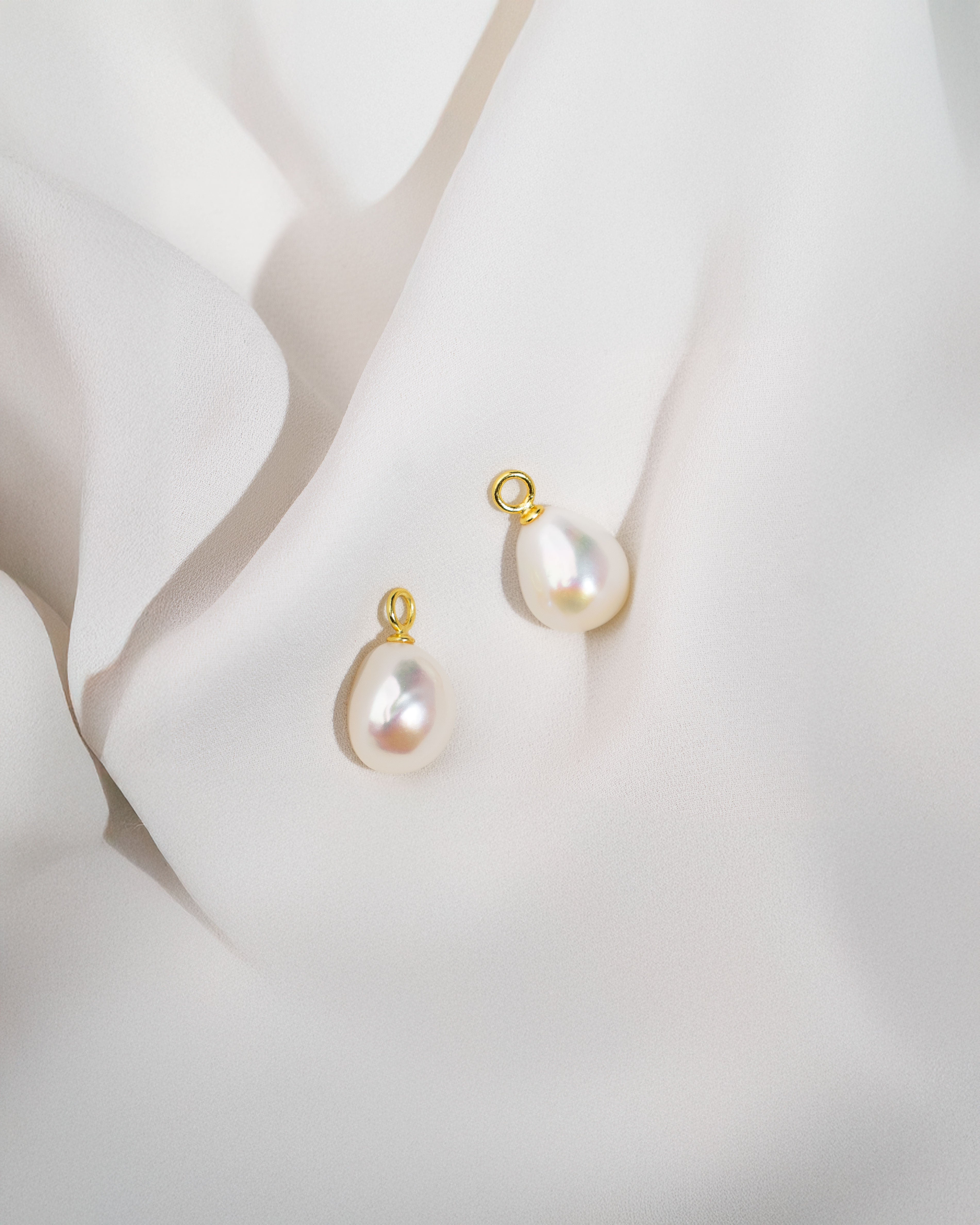 Charms de Oro Amarillo de 18k con Perla Barroca