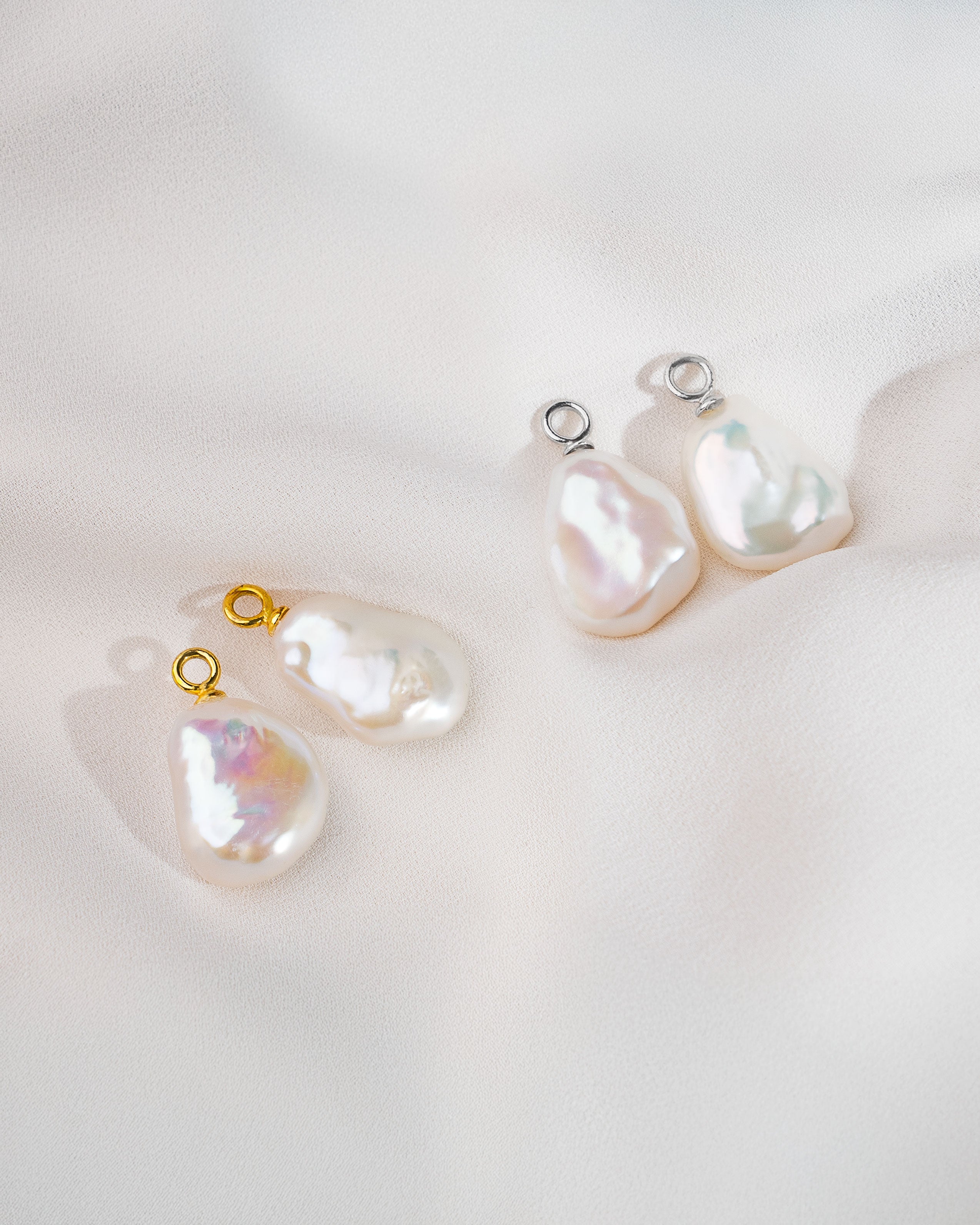 Charms de Oro y Oro Blanco de 18k con Perla Keshi