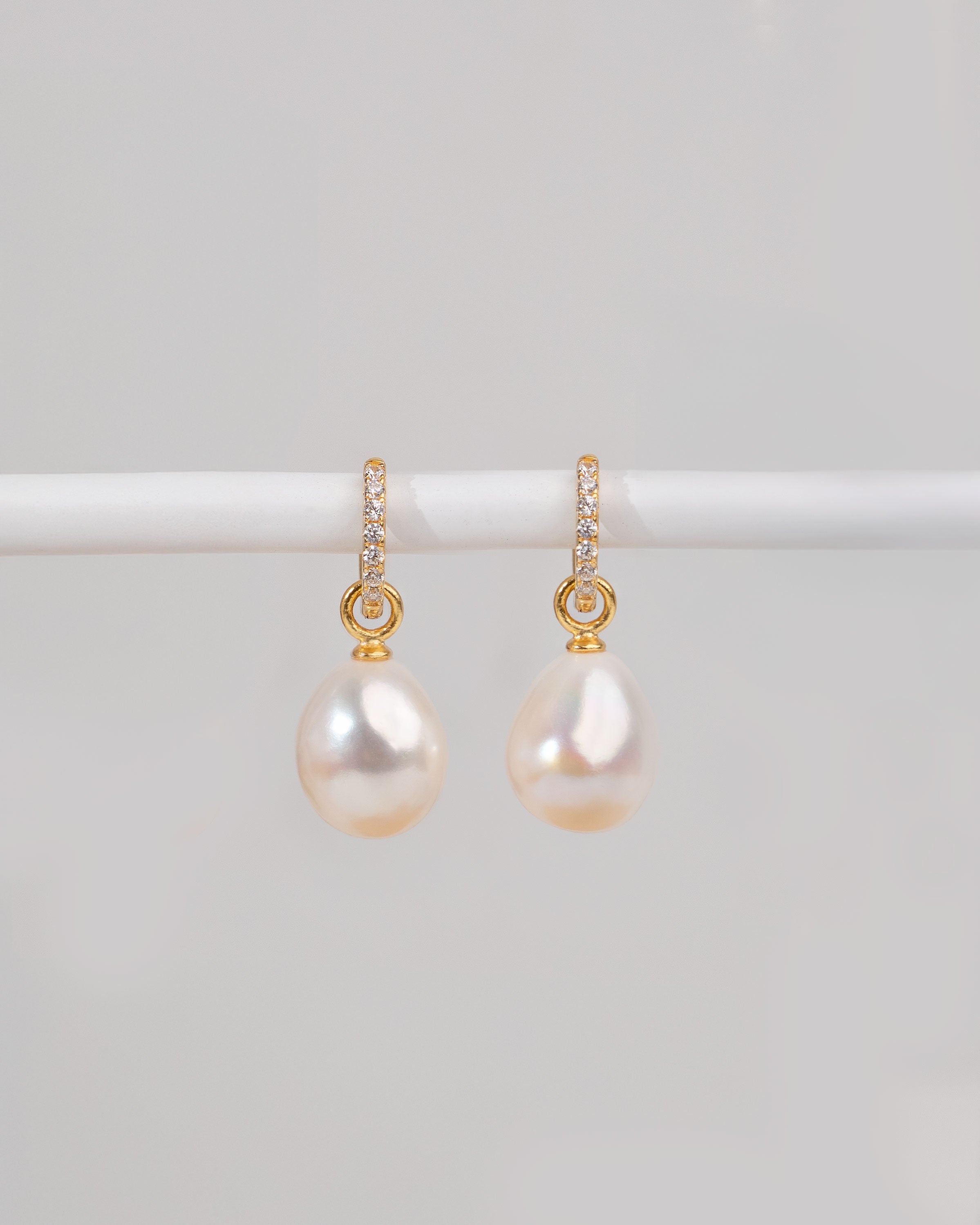 Pendientes de Aro de Oro Vermeil con Circonitas y Perla Barroca - 12mm