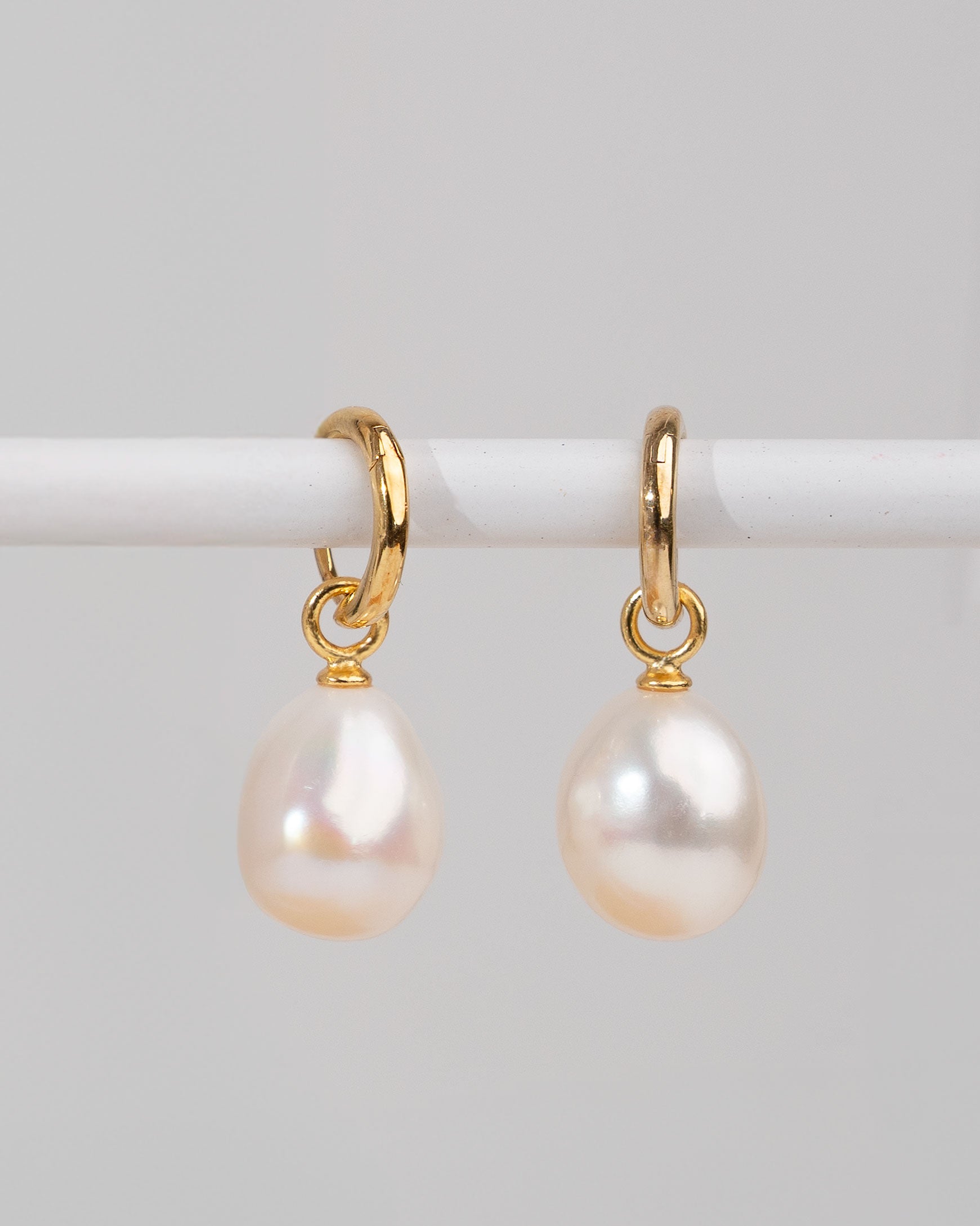 Aros de oro 18k con perla barroca