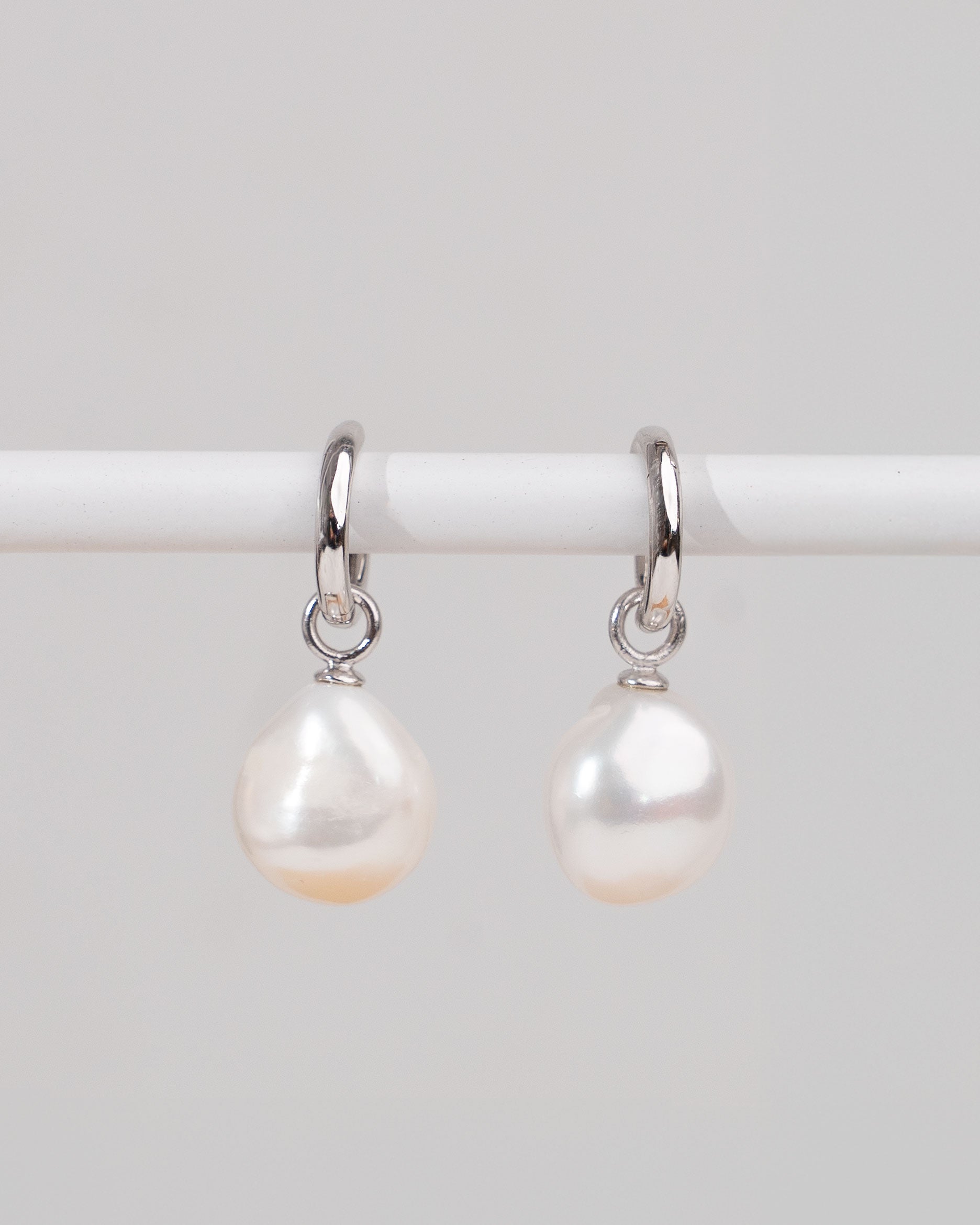 Pendientes de Aro de Plata de Ley con Perla Barroca - 12mm