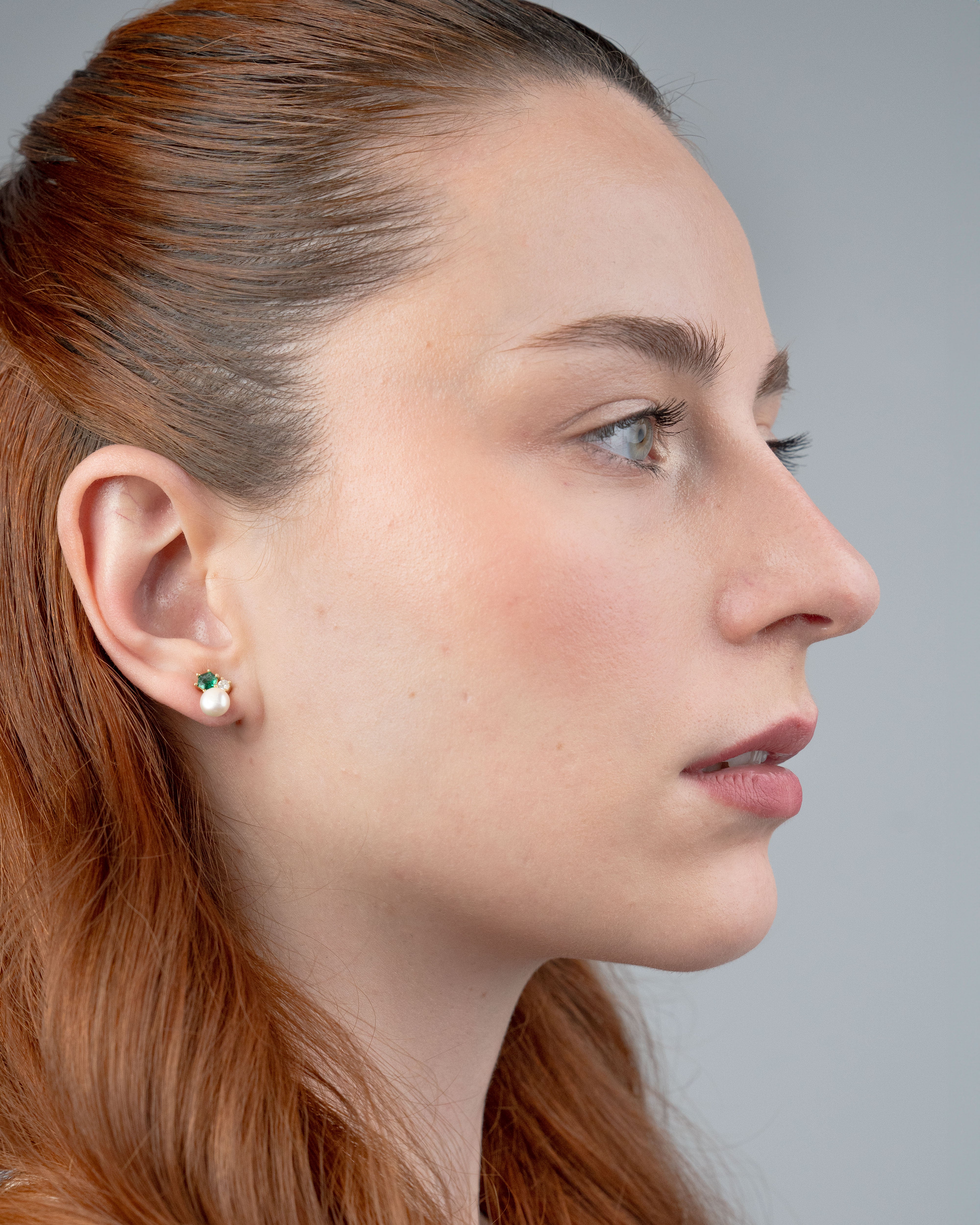 Pendientes Woolf de Perlas Cultivadas de Agua dulce 6-6.5mm, Esmeralda sintética y Circonita