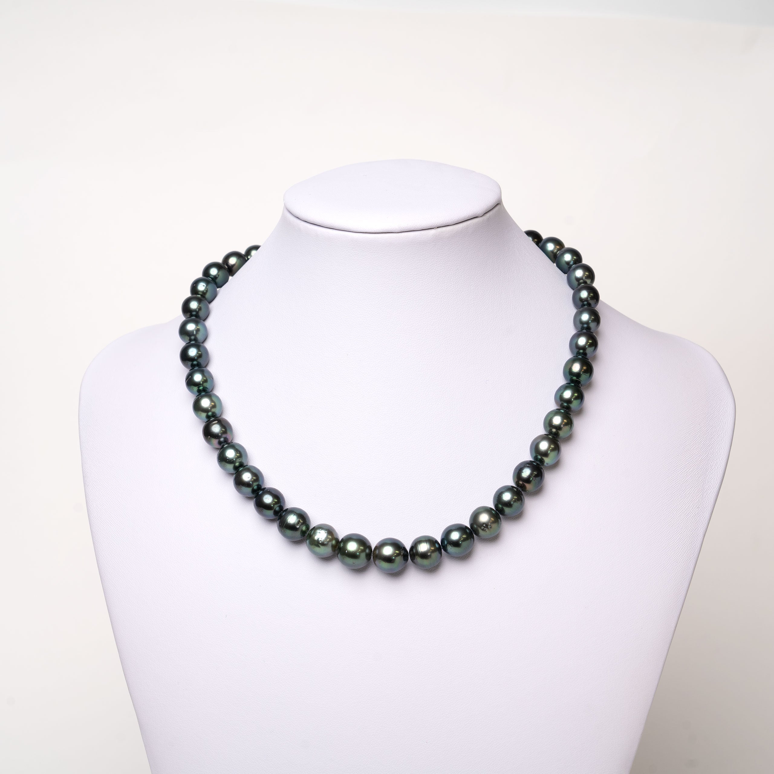 Collar de perlas cultivadas naturales Tahití redondas de 8,1 a 11,1 mm de color verde vidrio oscuro