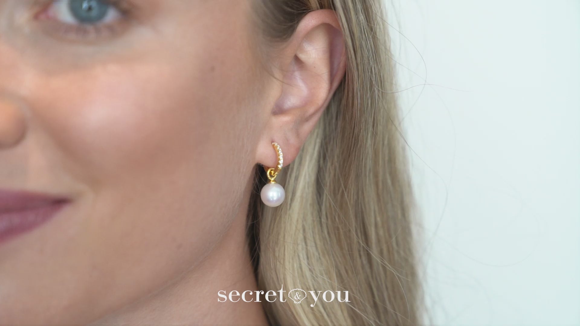 Aros de 18k con diamantes y perla redonda 12 mm secret & you