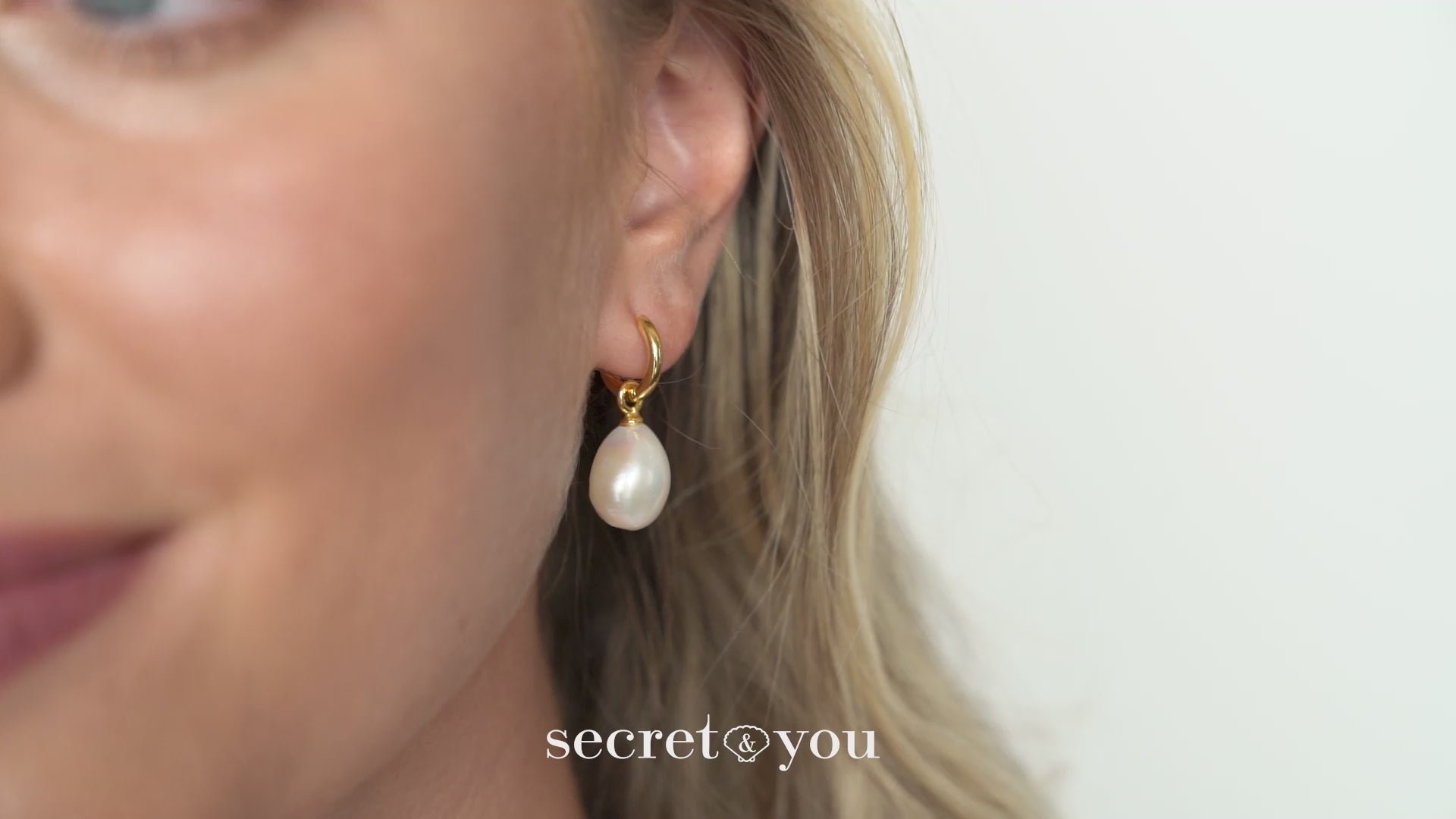 Aros de oro 18k con perla barroca secret & you